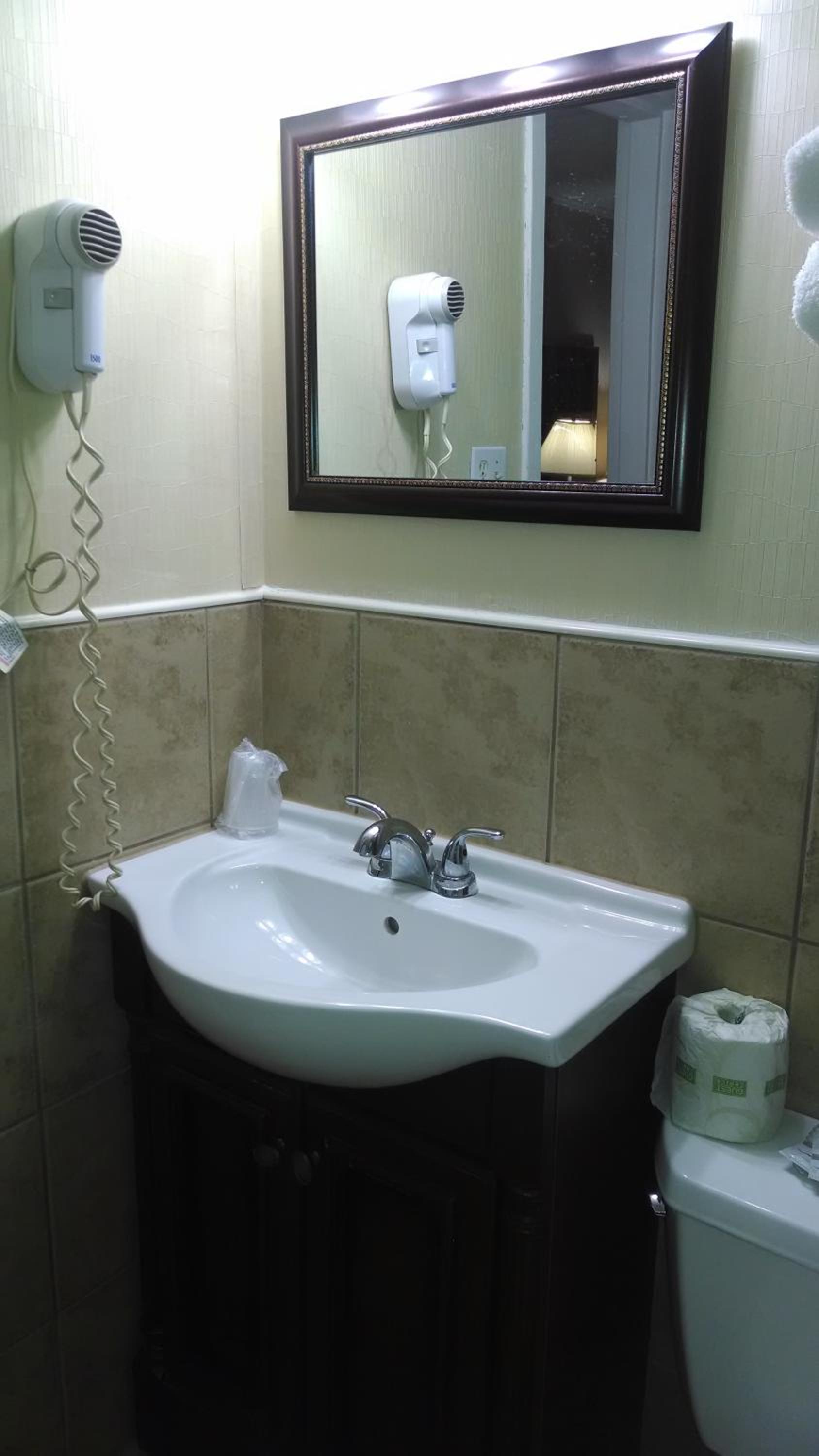 Standard Double Room with Two Double Beds - Smoking - Photo 14