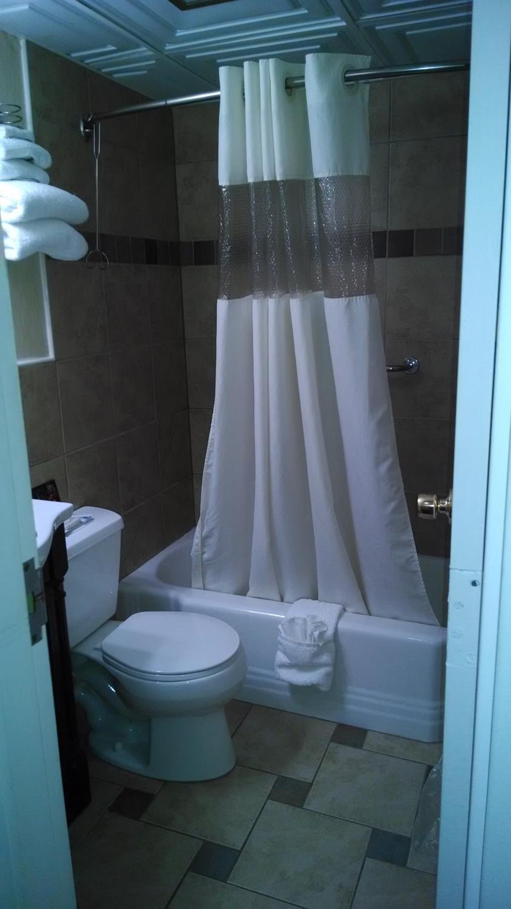 Standard Double Room with Two Double Beds - Smoking - Photo 12