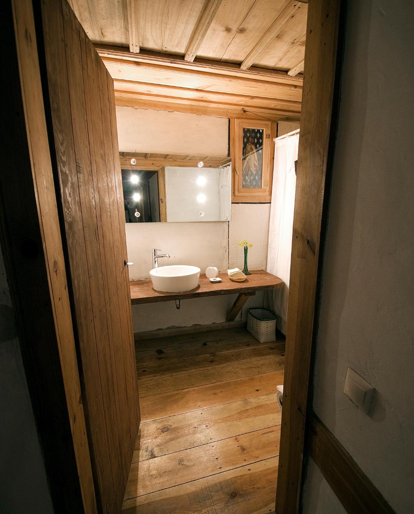 Double or Twin Room - Photo 9