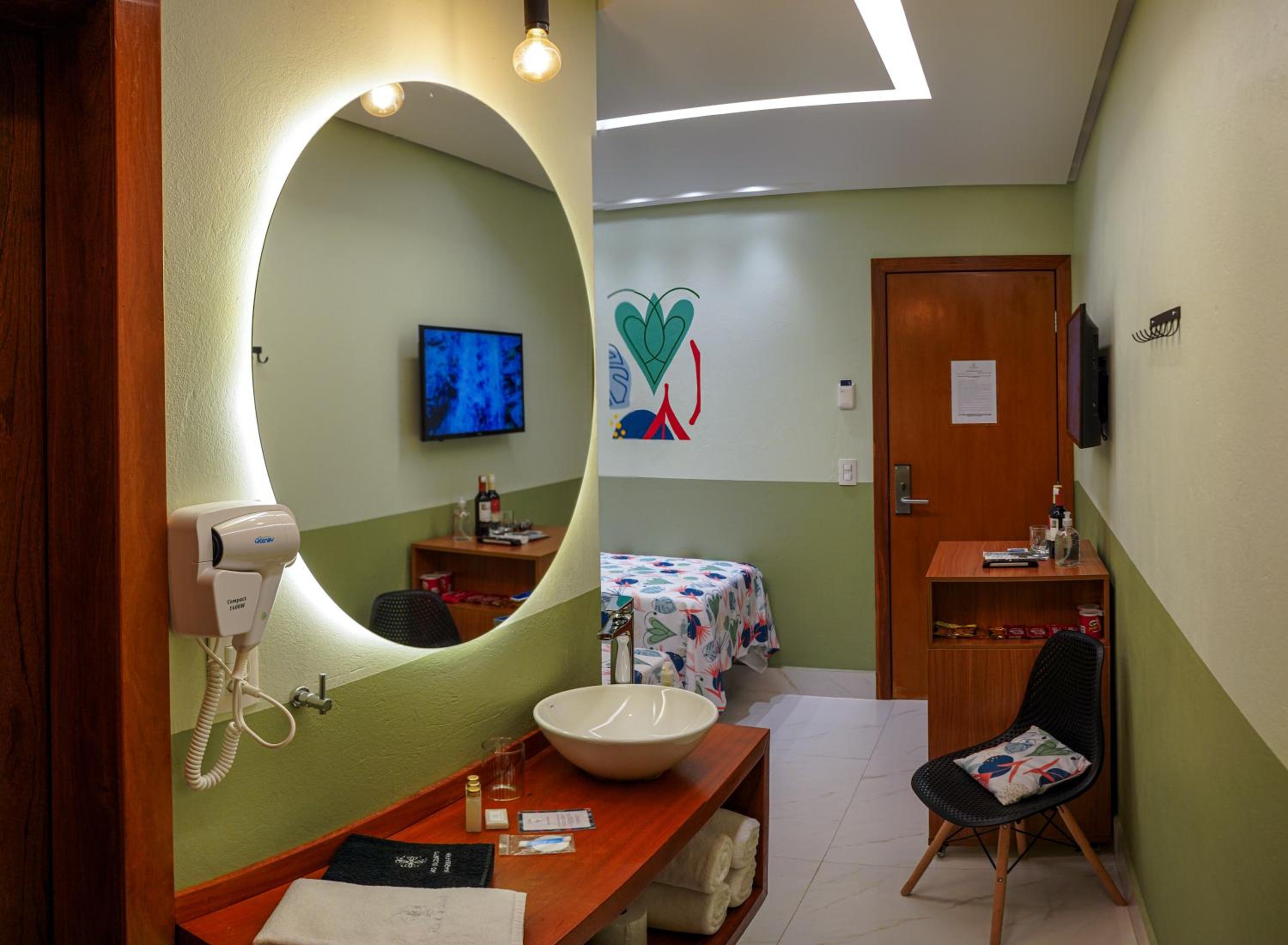 Deluxe Suite photo 2