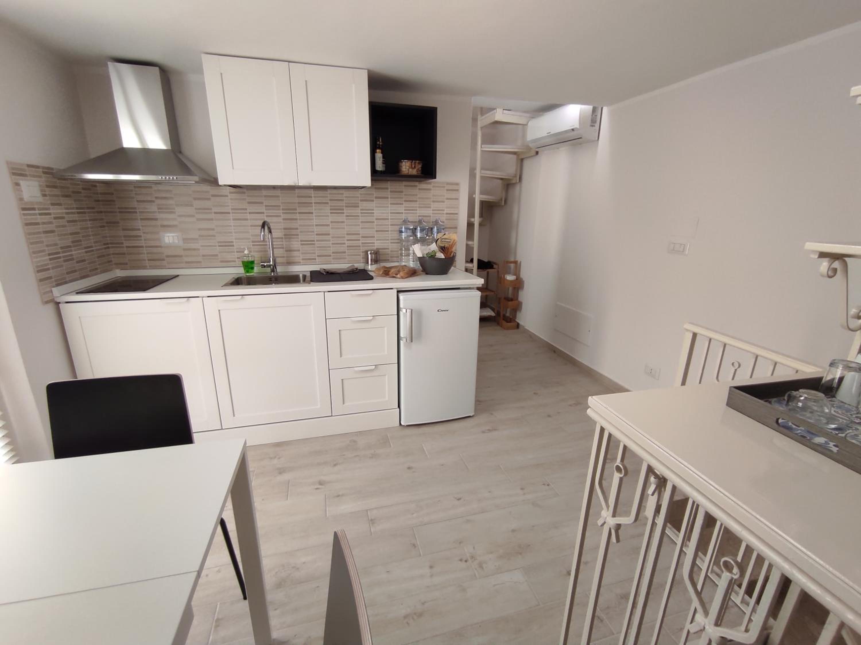 One-Bedroom Apartment - Photo 2
