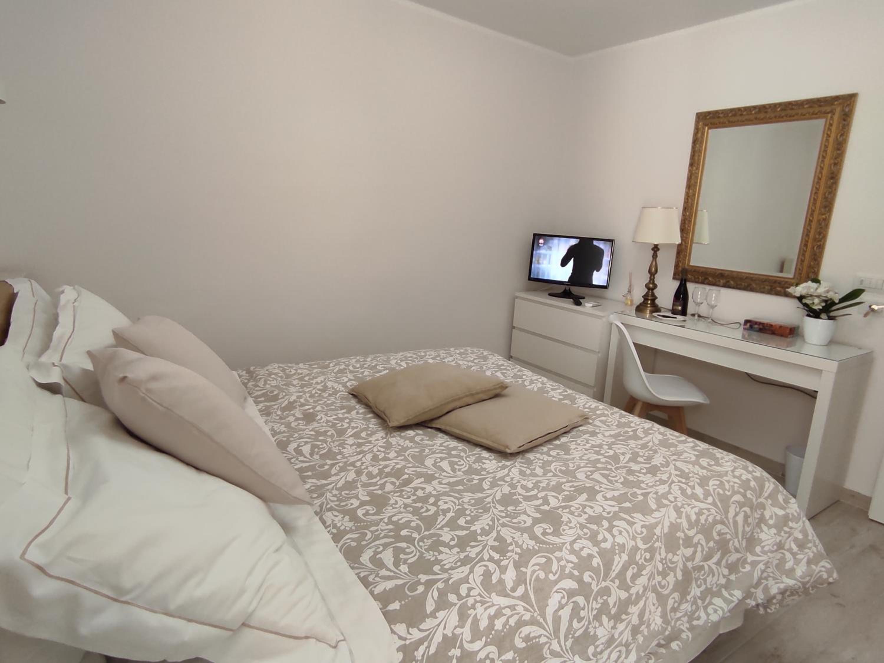 One-Bedroom Apartment - Photo 17