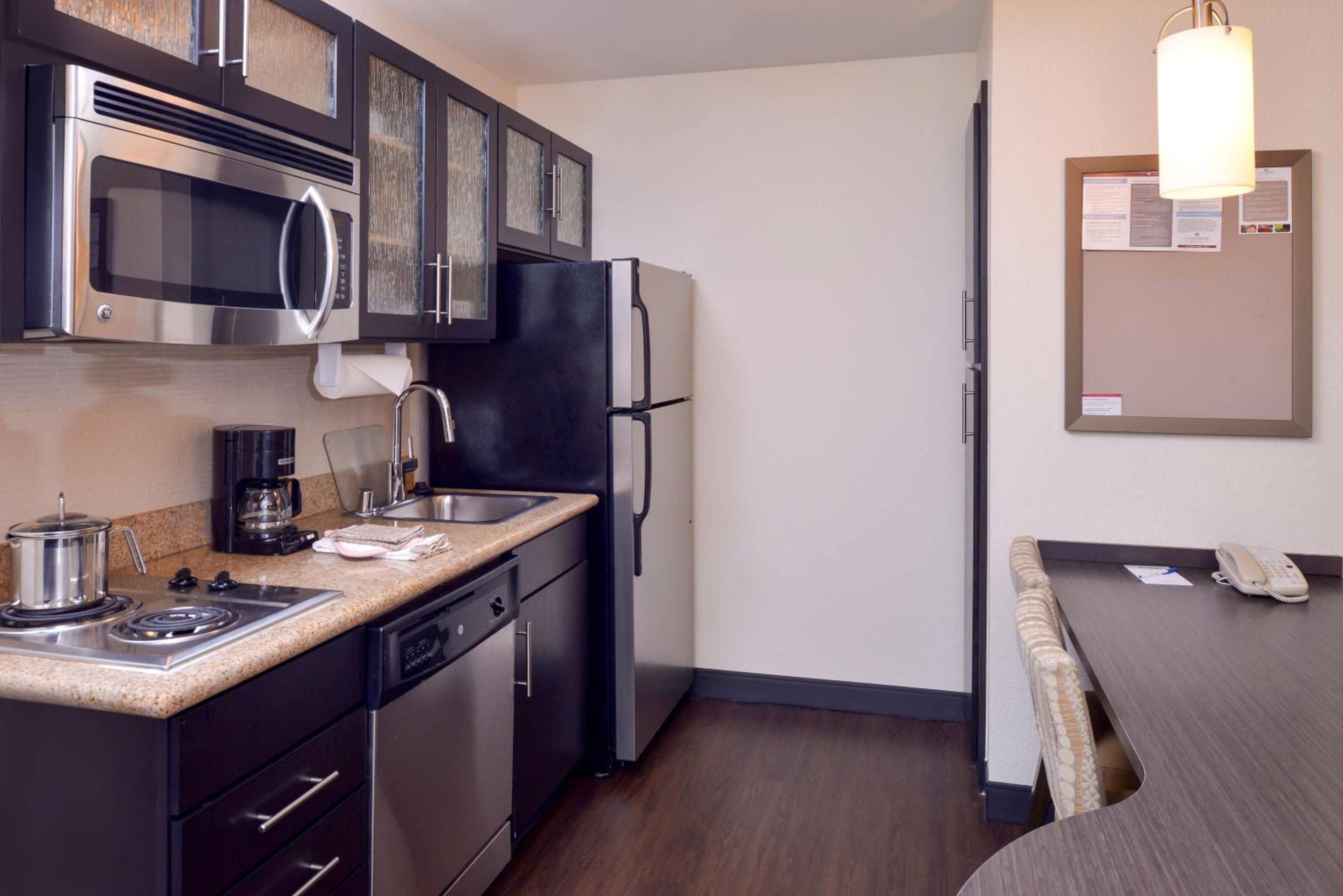 One-Bedroom Queen Suite - Photo 9