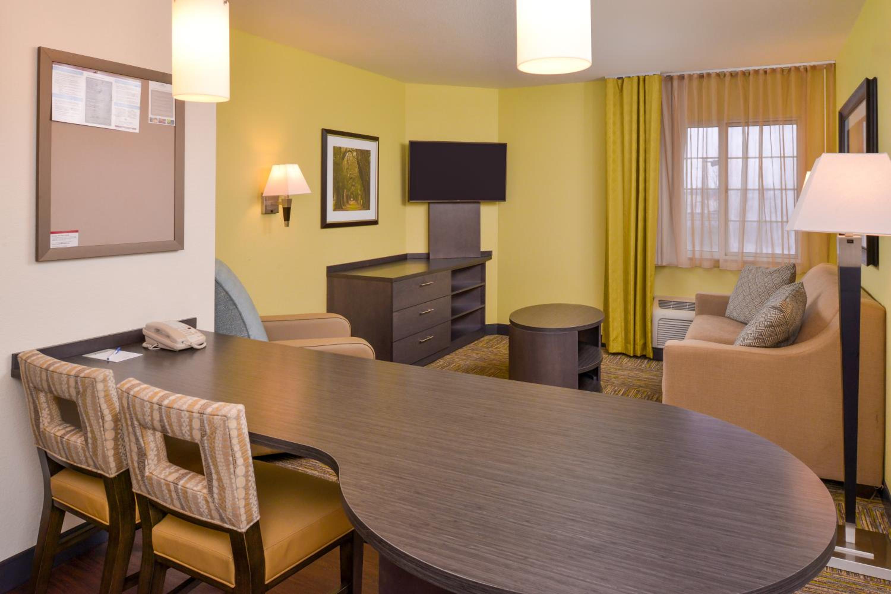One-Bedroom Queen Suite - Photo 7
