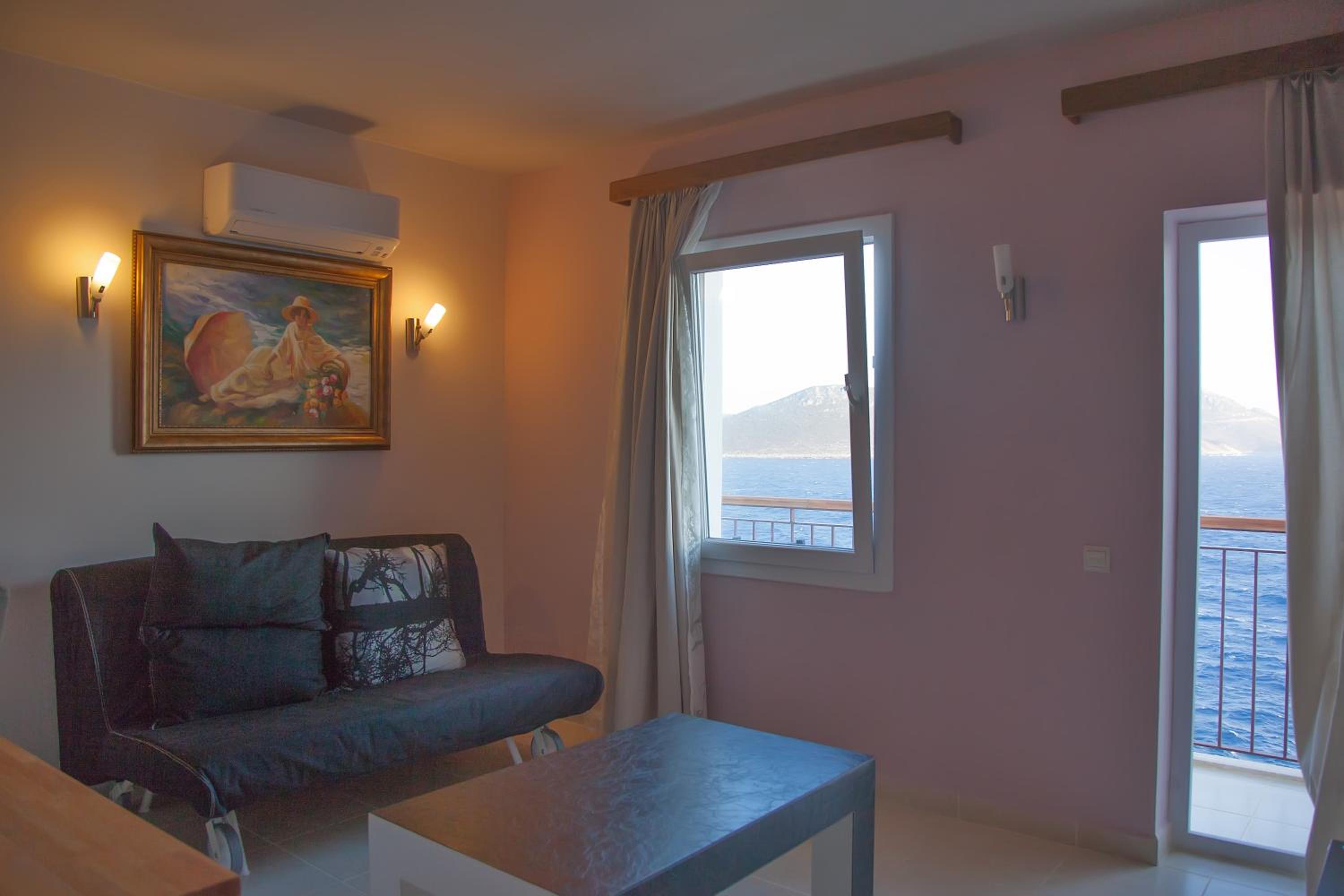 One-Bedroom Suite with Sea View