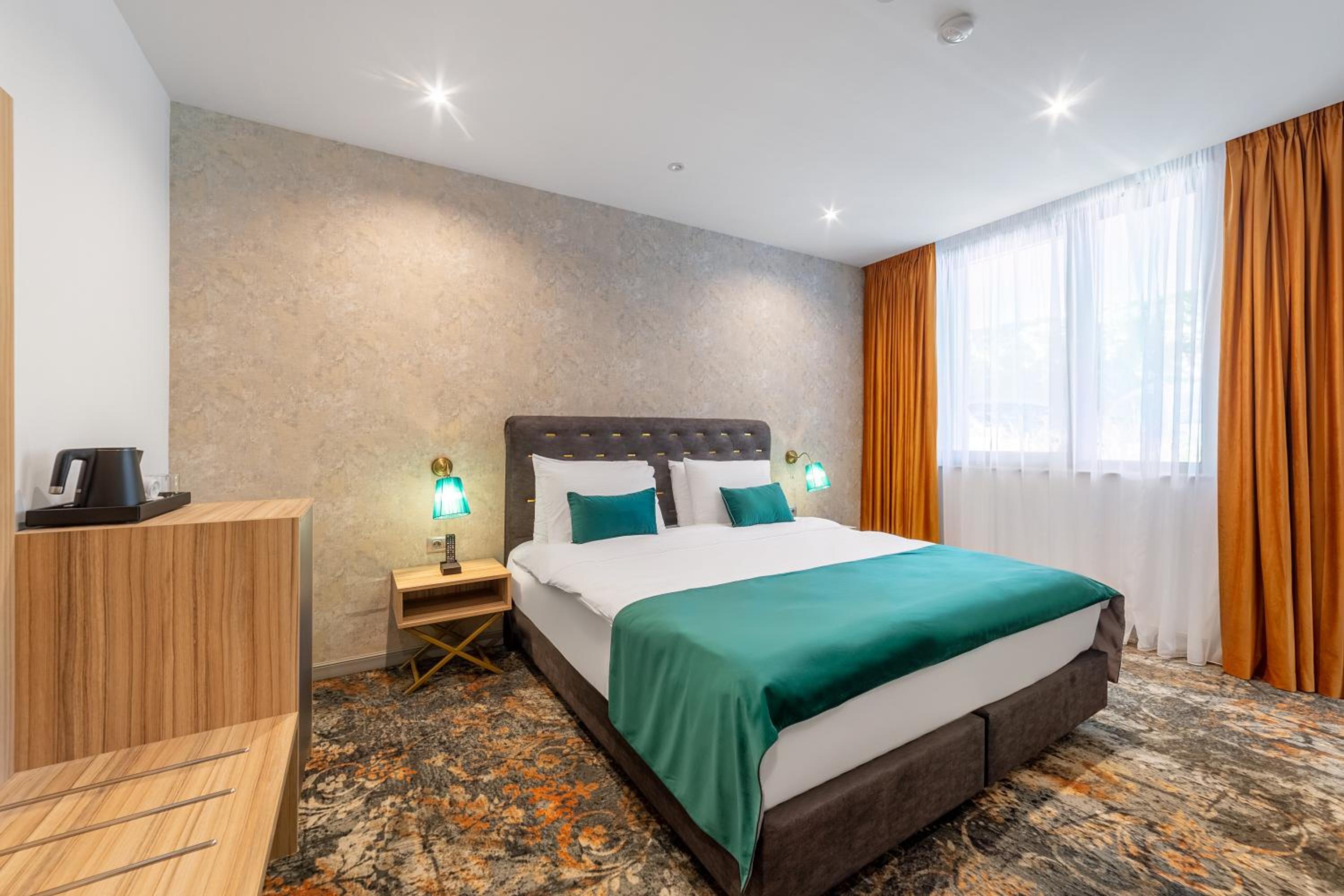 Standard King Room - Photo 7