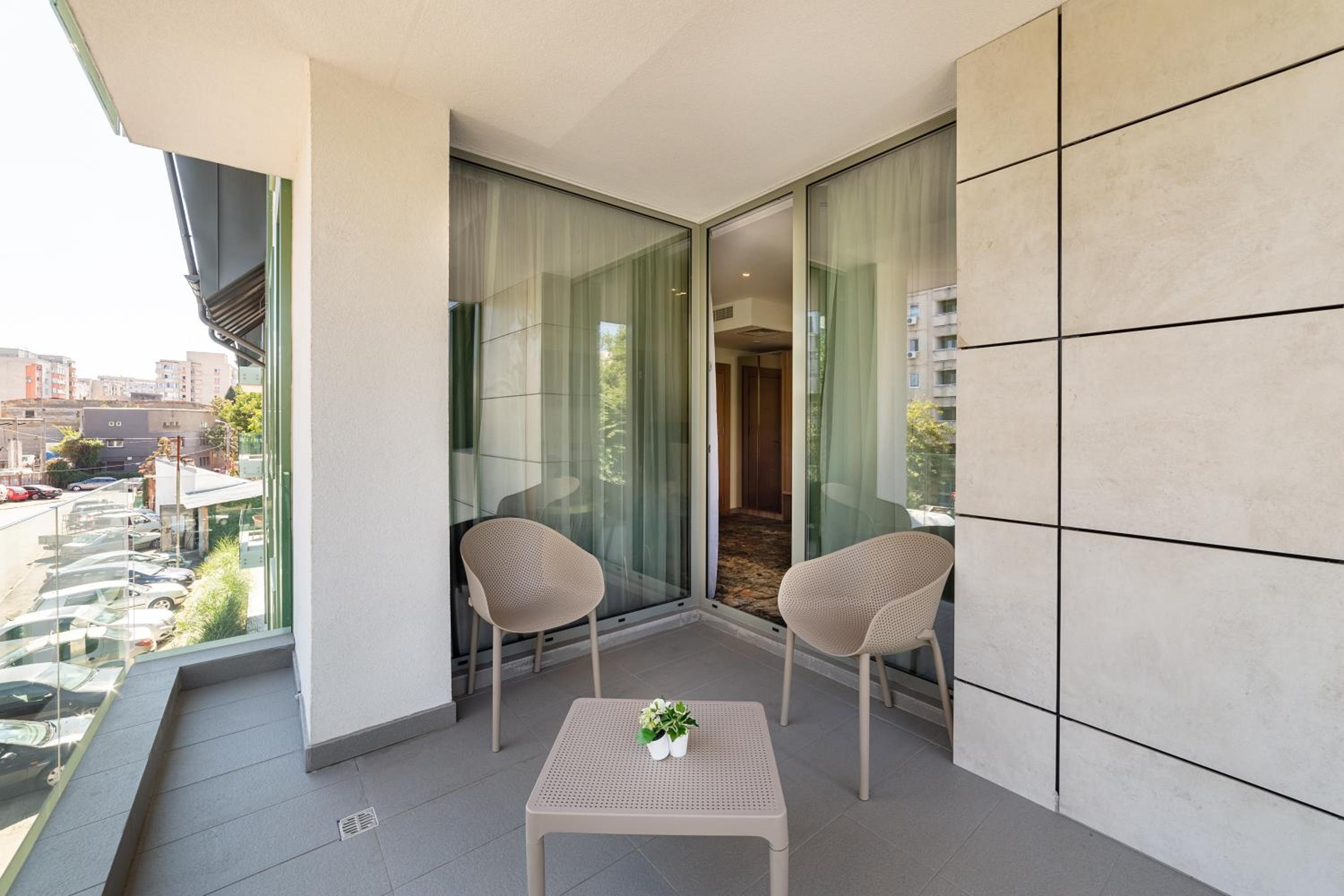 Queen Studio with Balcony and Kitchenette - Photo 13
