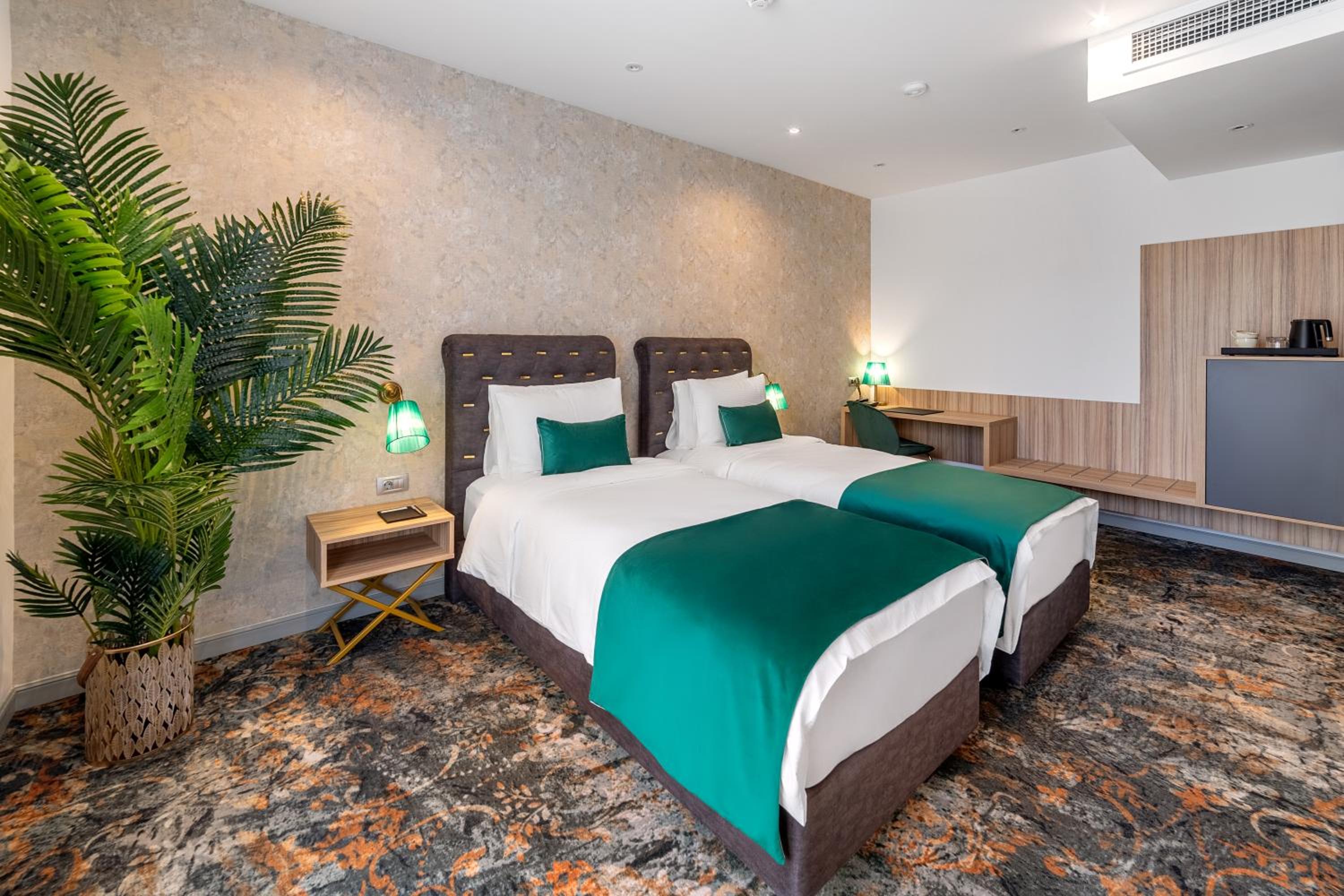 Twin Room - Photo 16