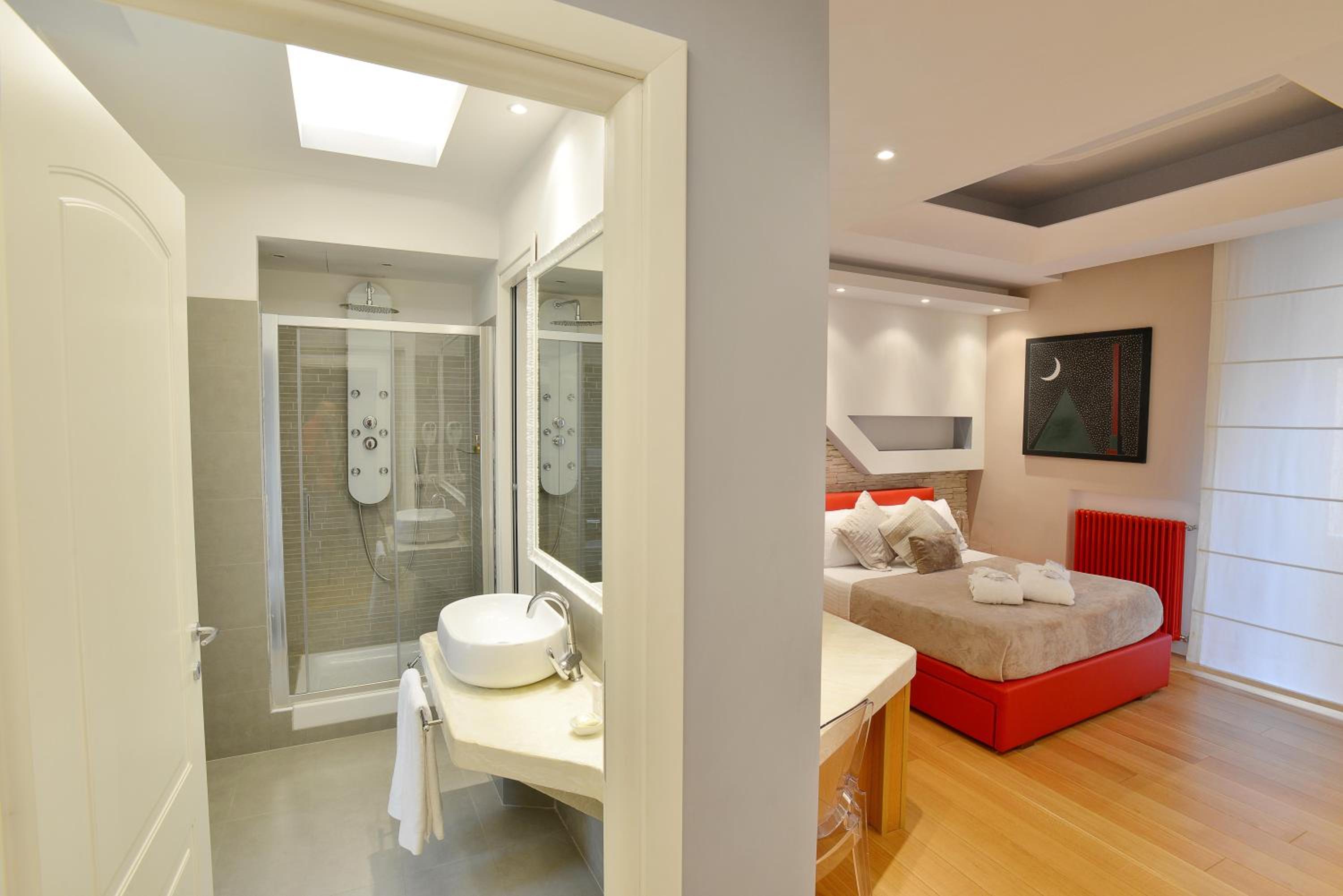 Deluxe Double Room with Bath photo 3