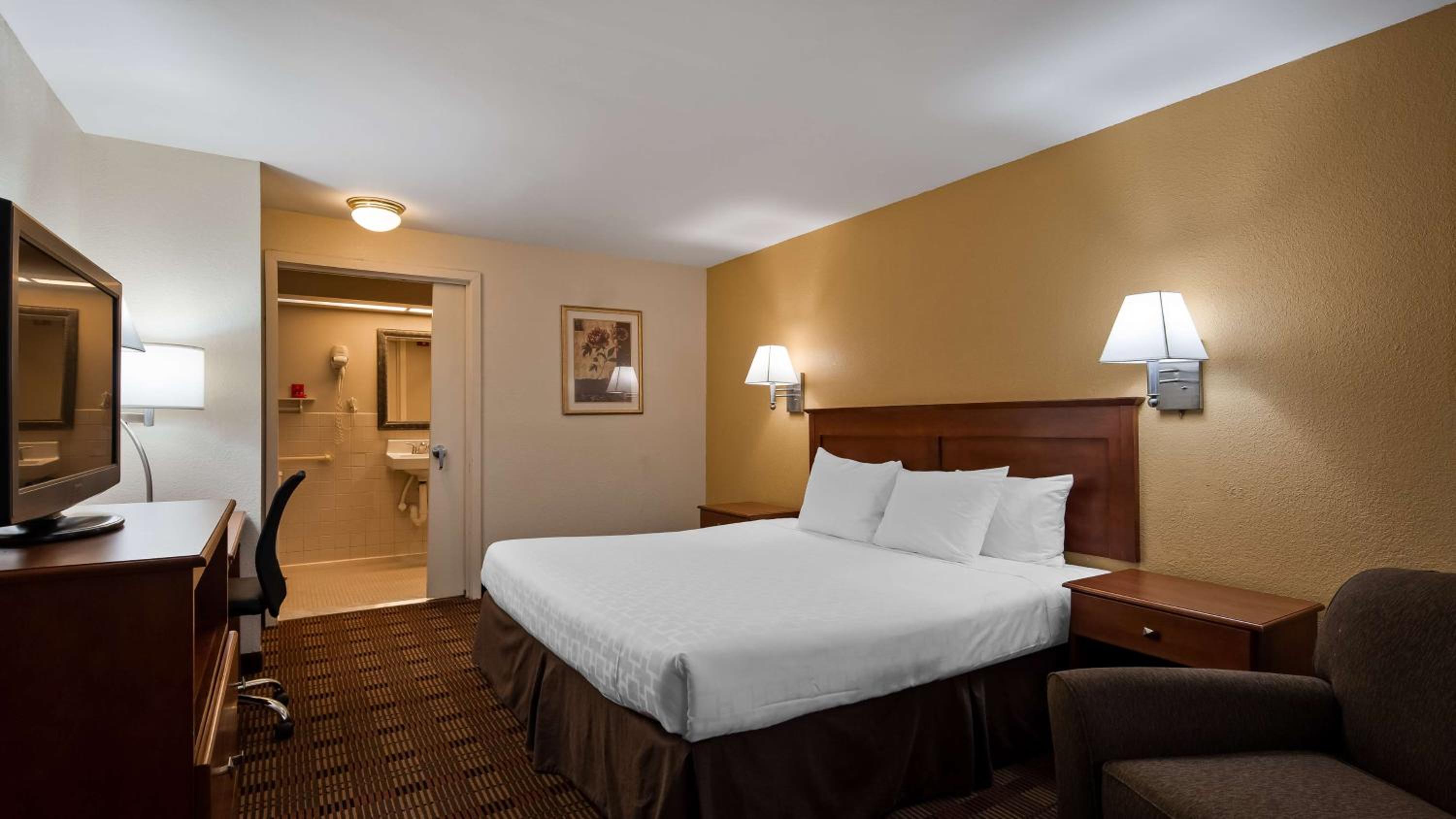 King Room - Non-Smoking - Photo 5
