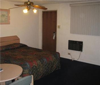 Queen Suite with Two Queen Beds photo 2