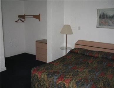 Queen Suite with Two Queen Beds photo 3