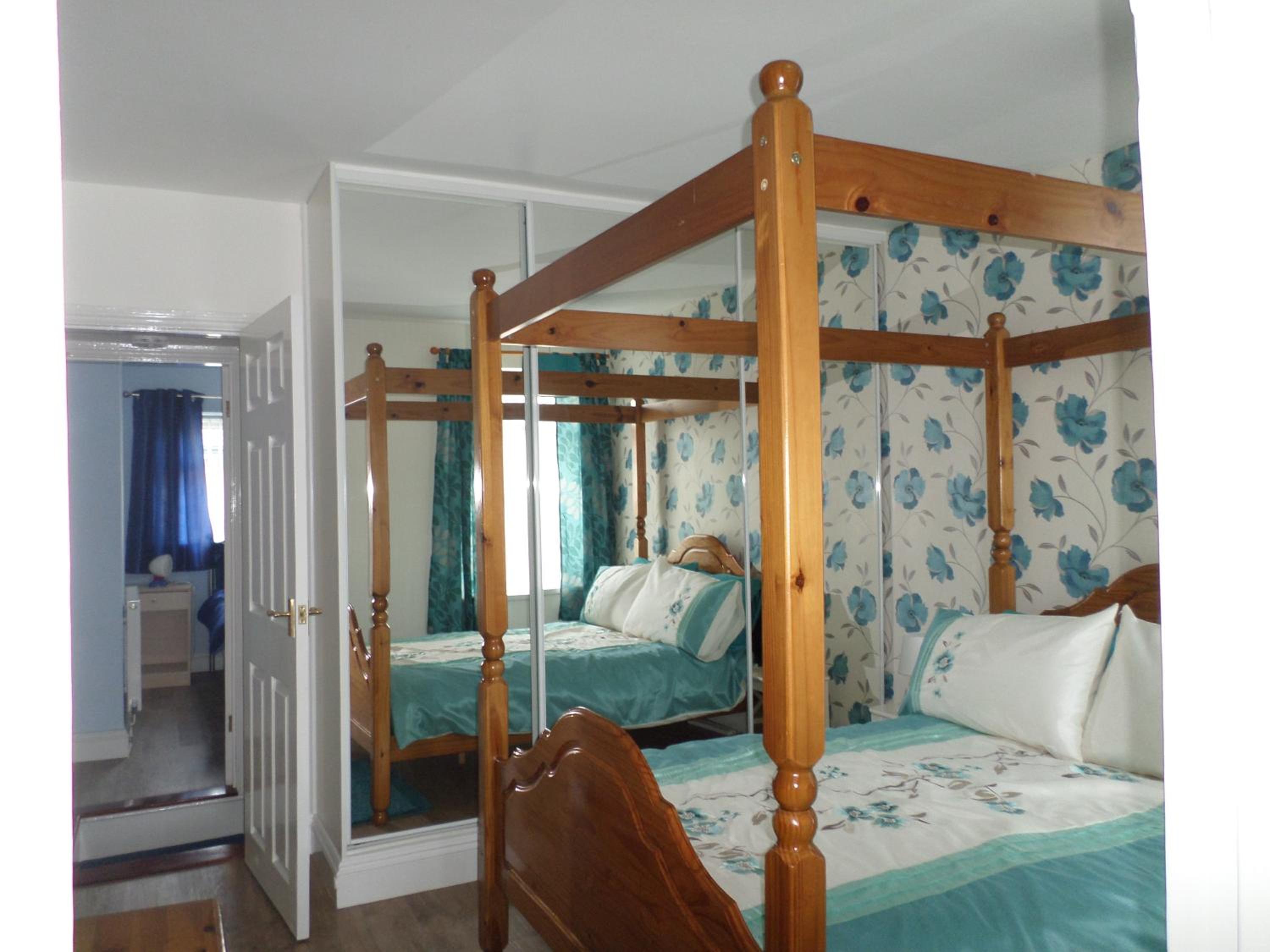 Three-Bedroom House photo 2
