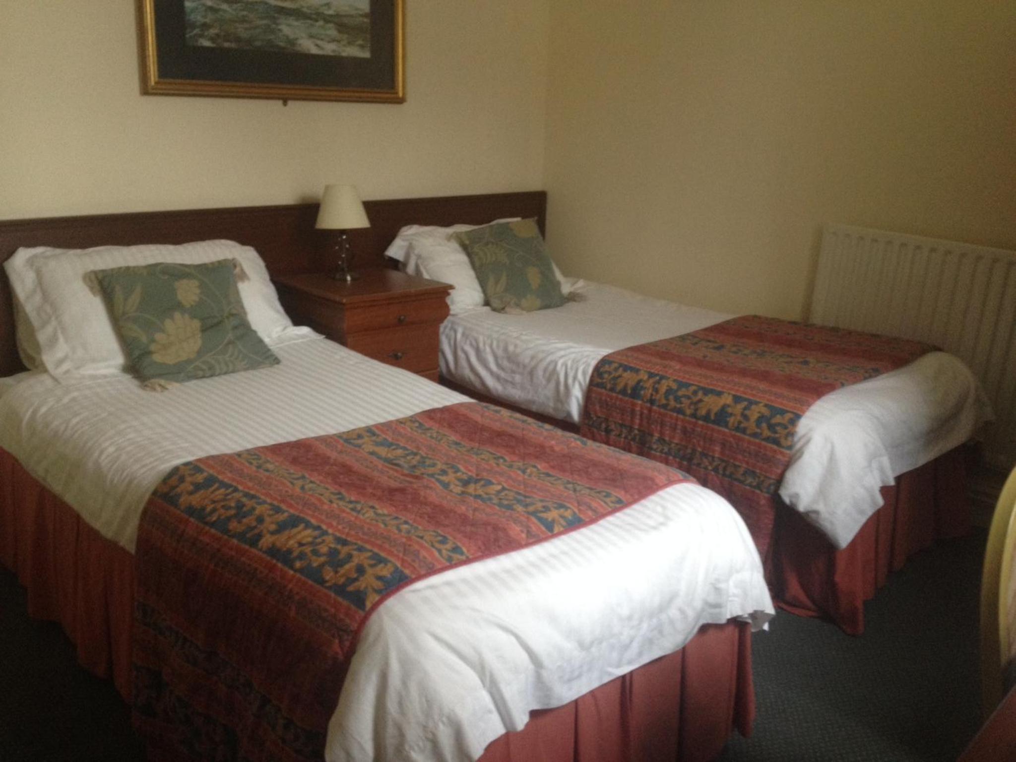 Standard Twin Room - Photo 4