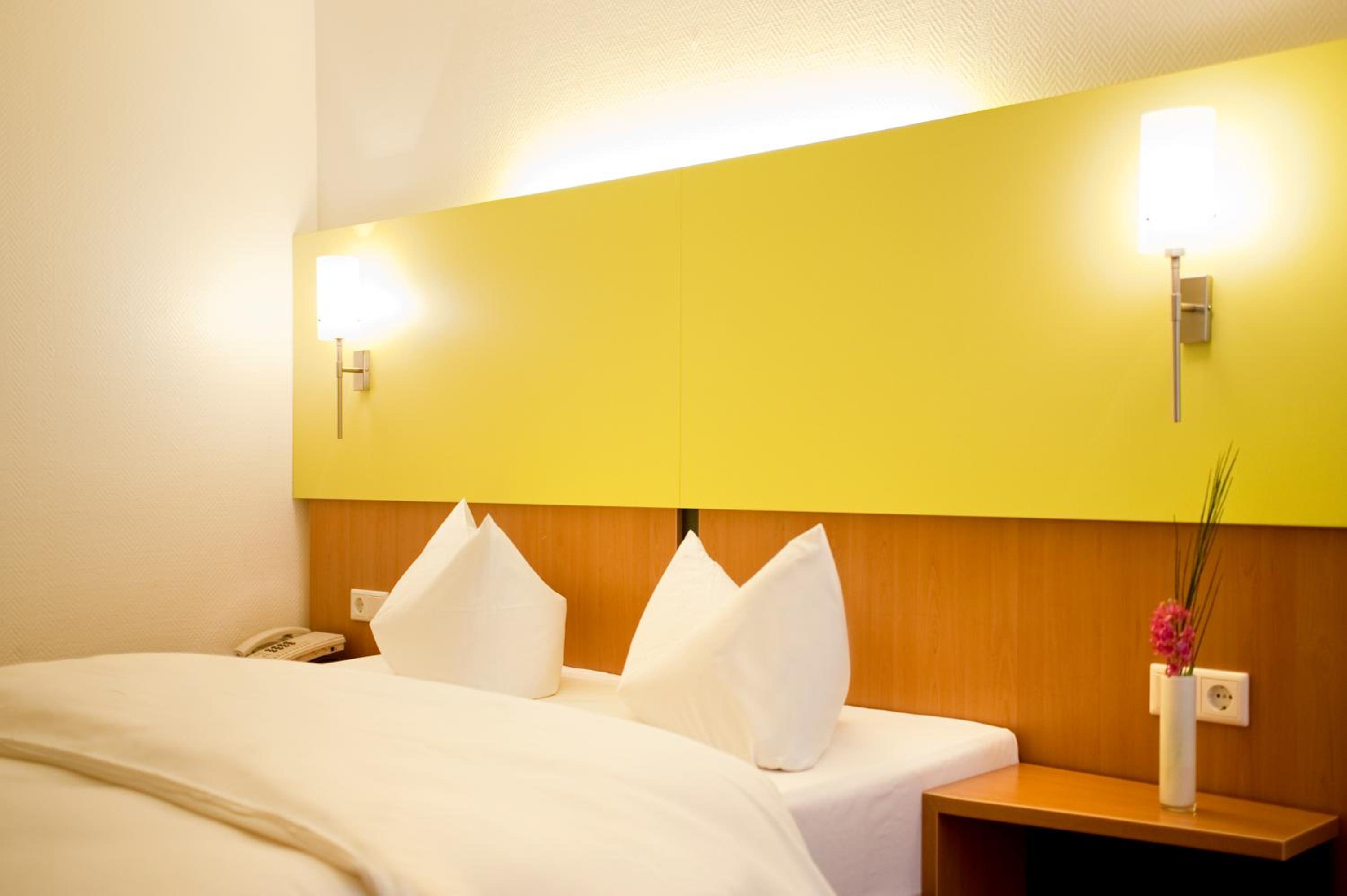 Standard Double Room - Photo 5