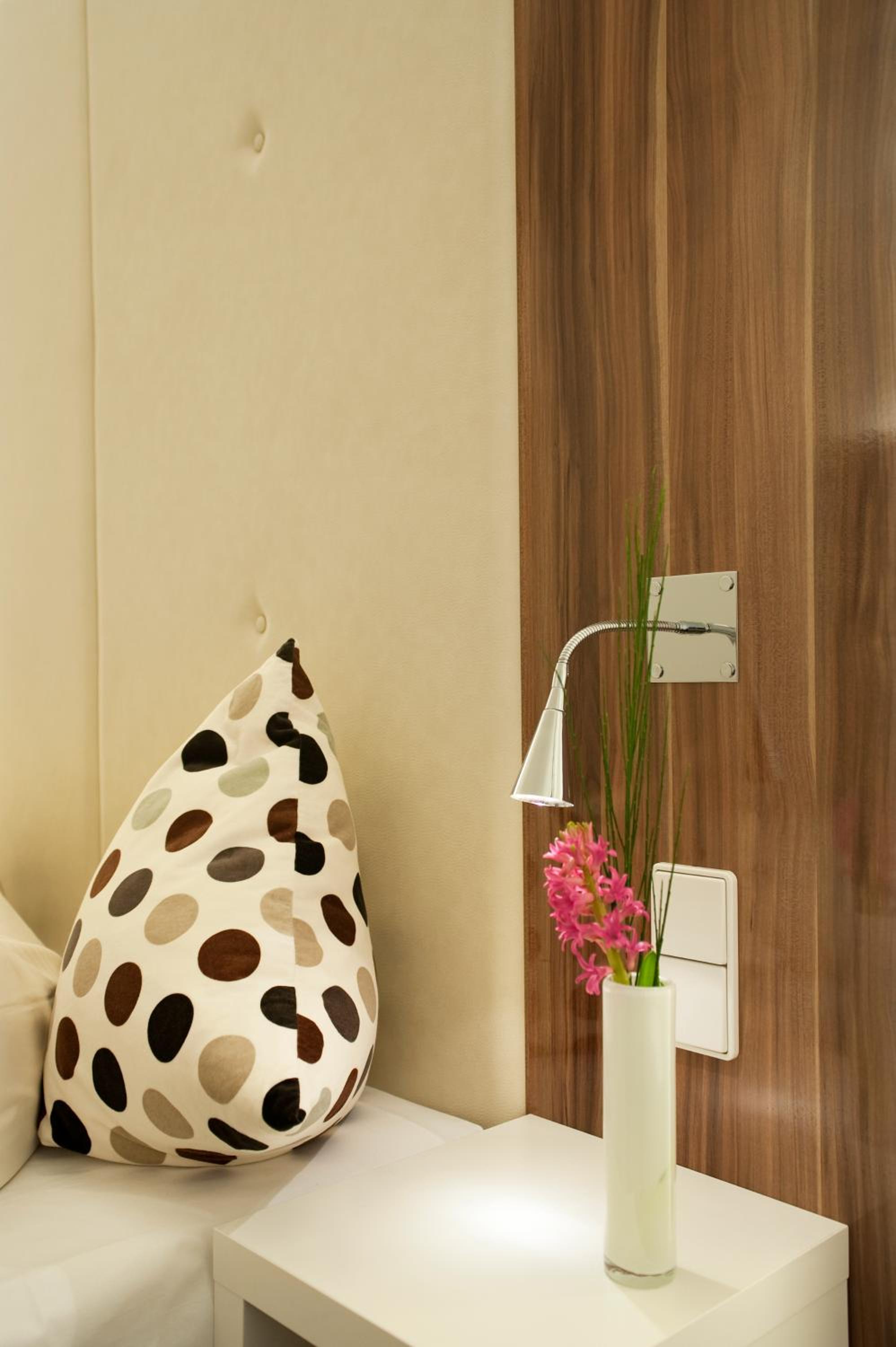 Standard Double Room with Sofa Bed - Photo 4