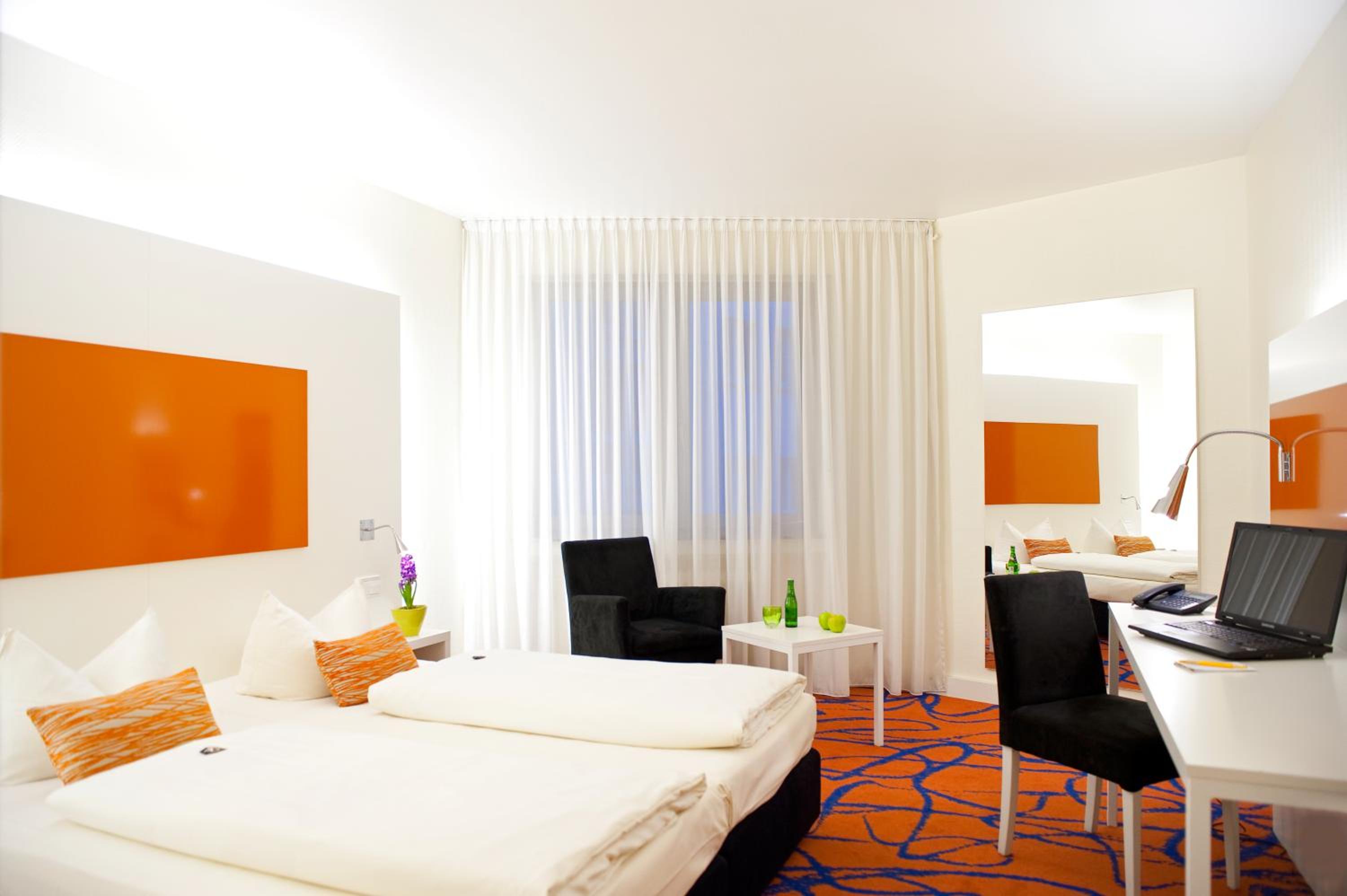 Standard Twin Room - Photo 4