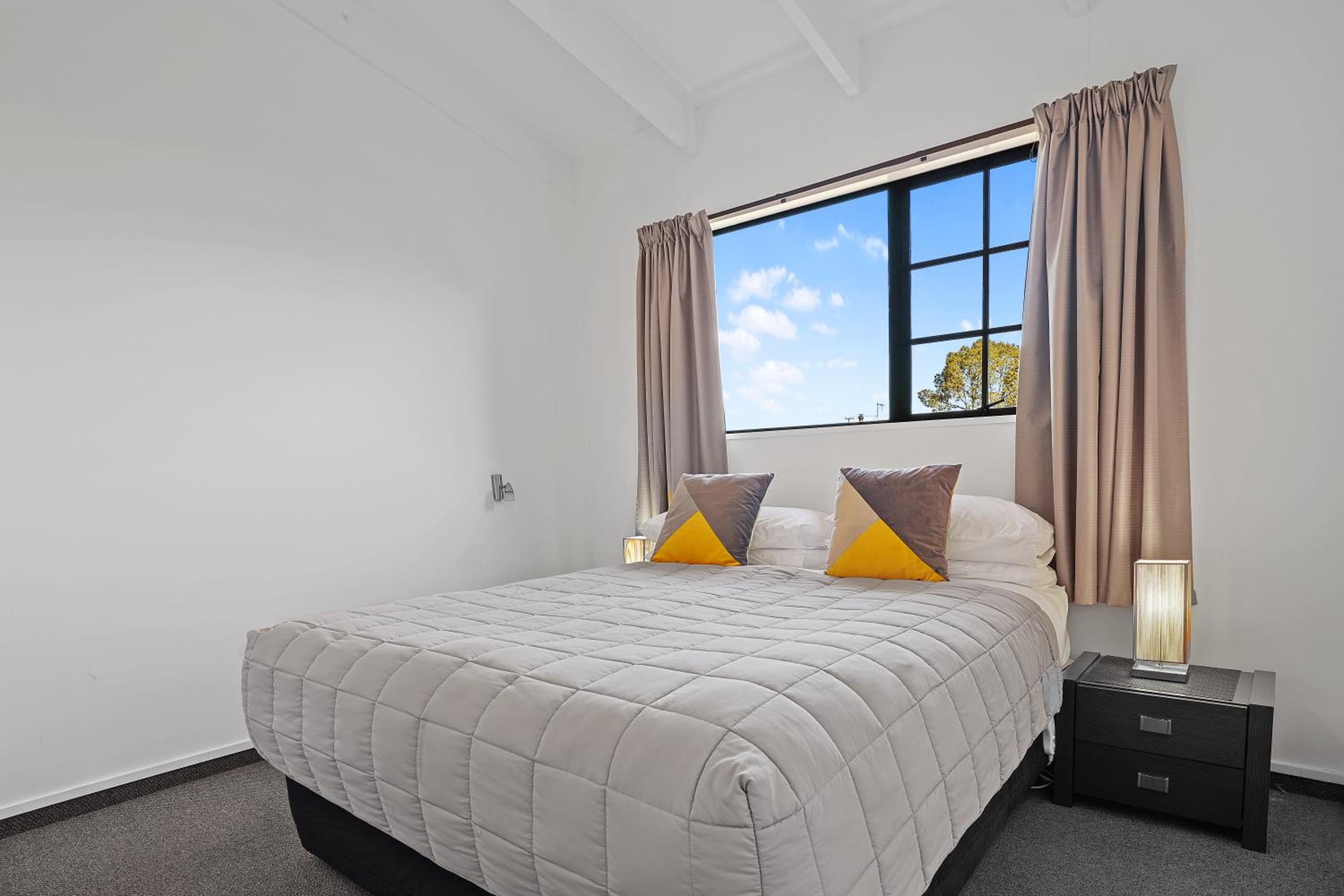 One-Bedroom Apartment - Photo 1