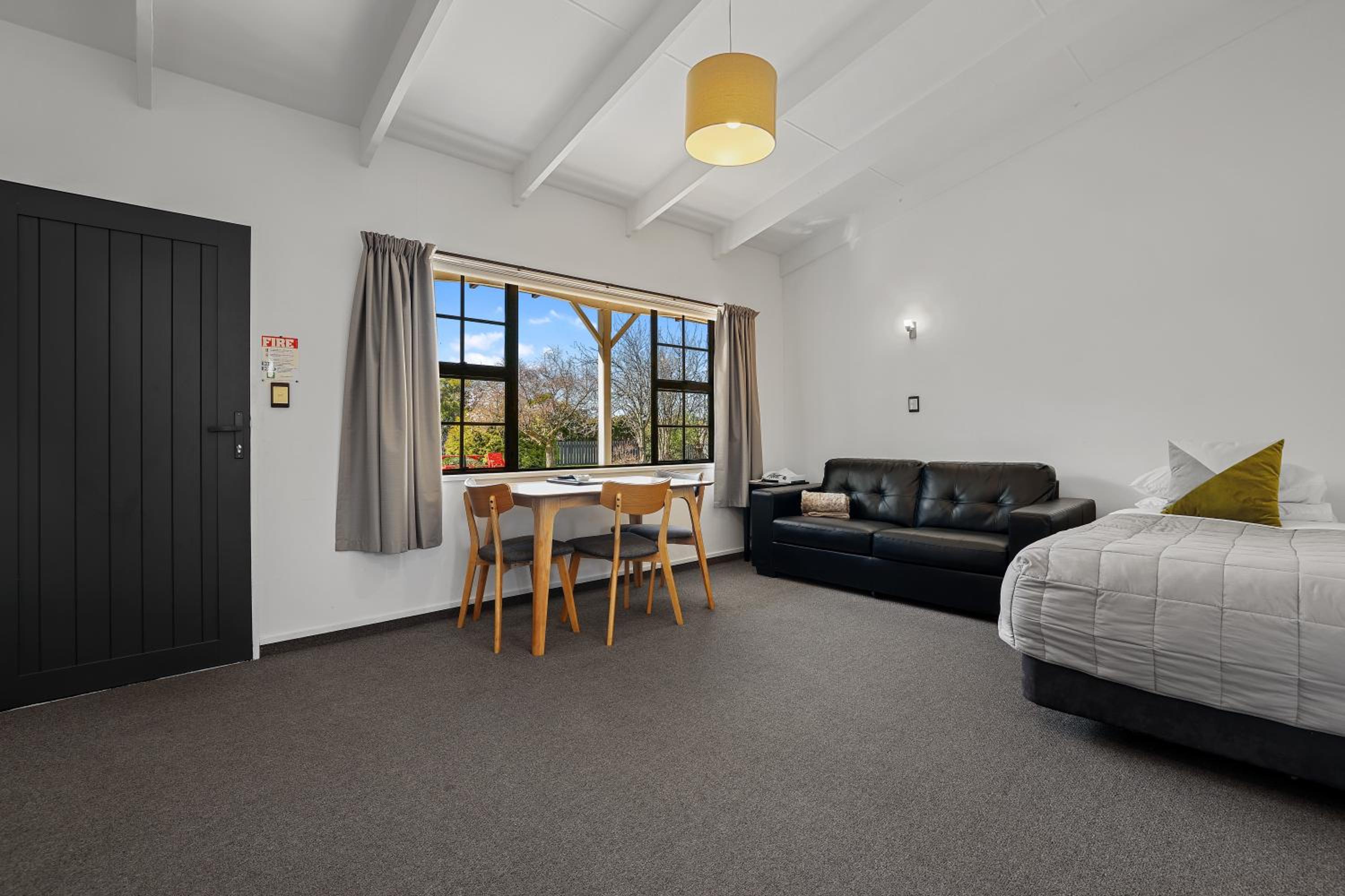 One-Bedroom Apartment - Photo 17