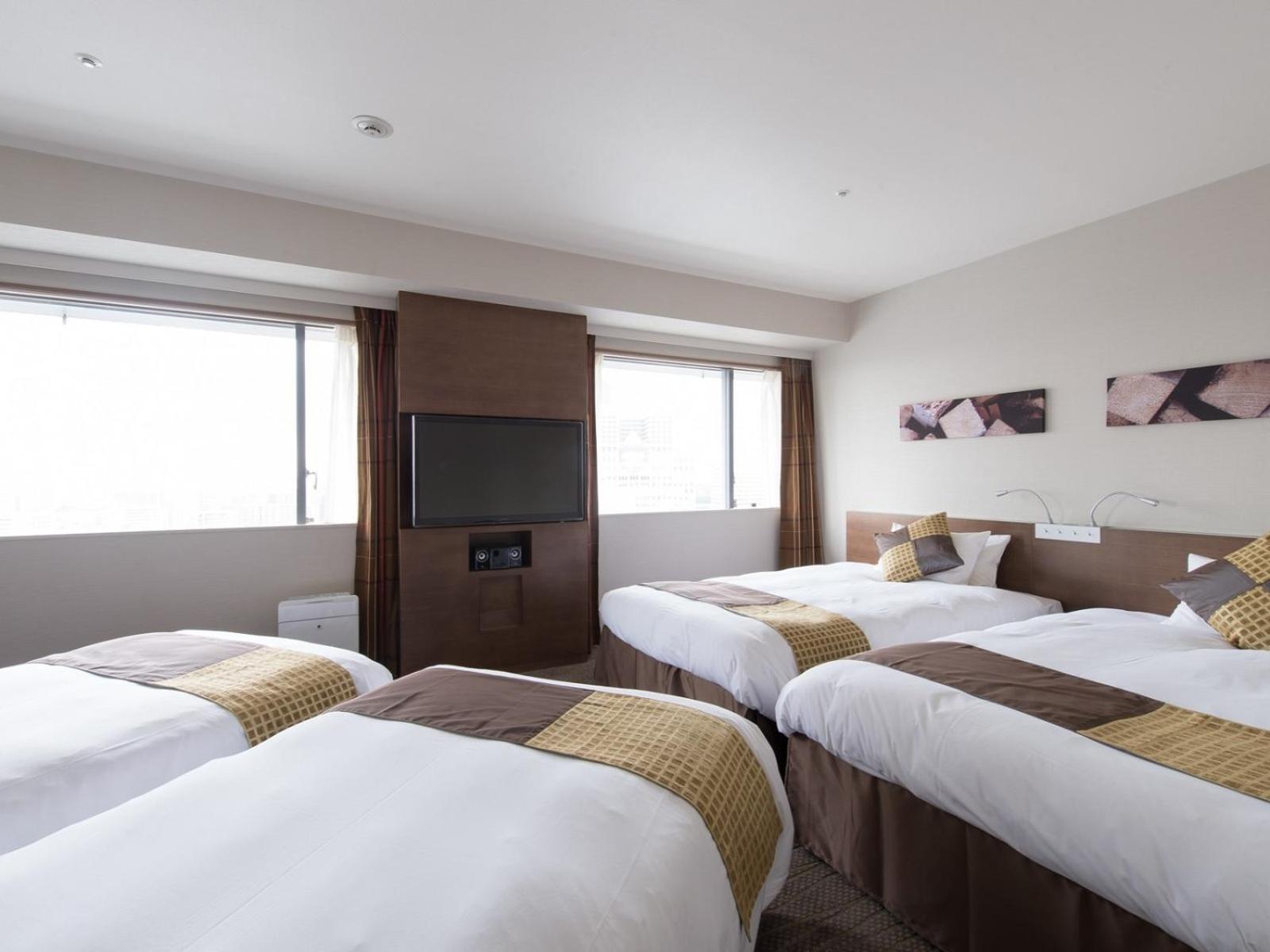 Deluxe Room with Twin + Two Extra bed - Highest Floor - Non-Smoking