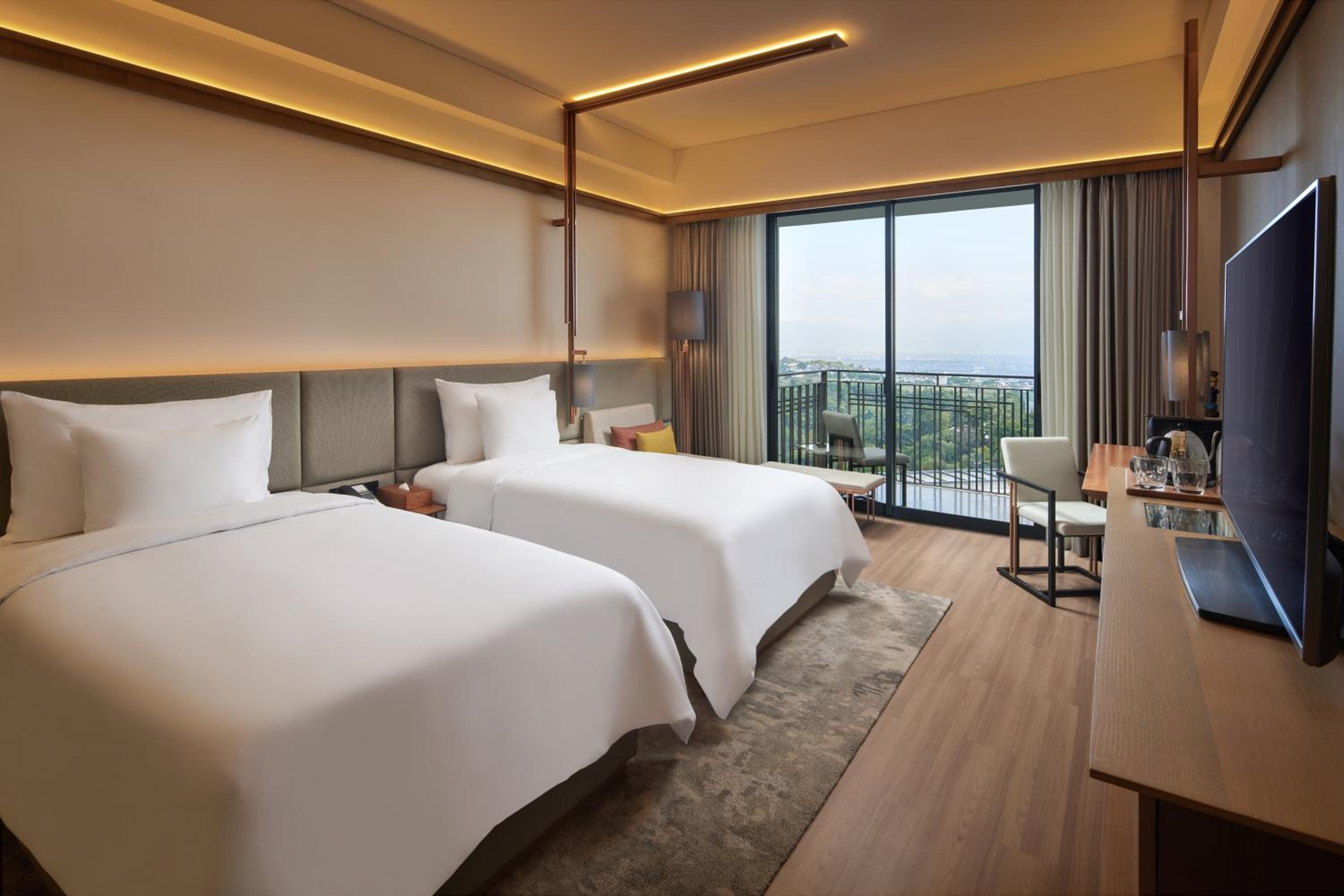Deluxe Twin Mountain View with Balcony