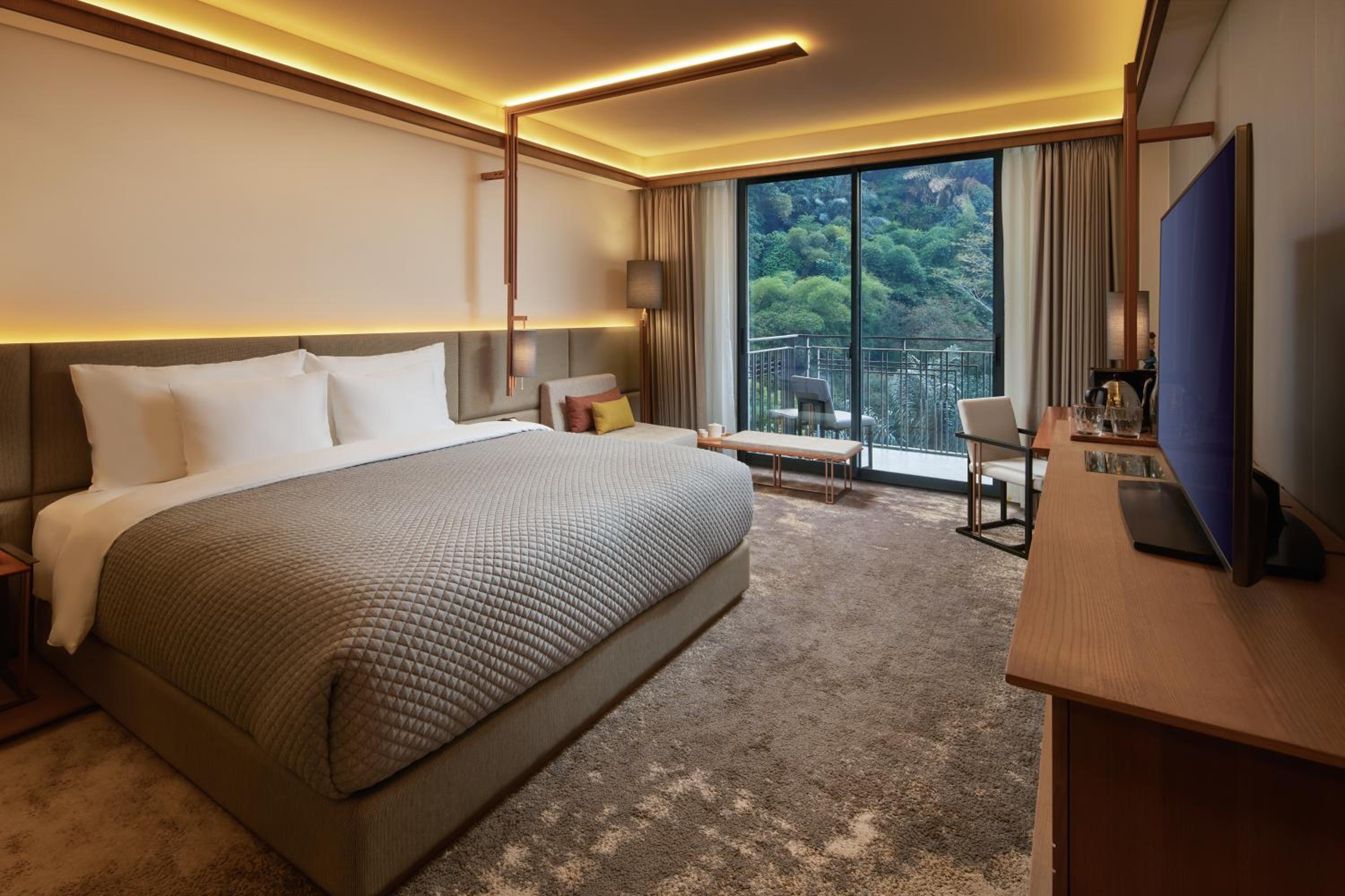 Club Deluxe Room - Photo 1