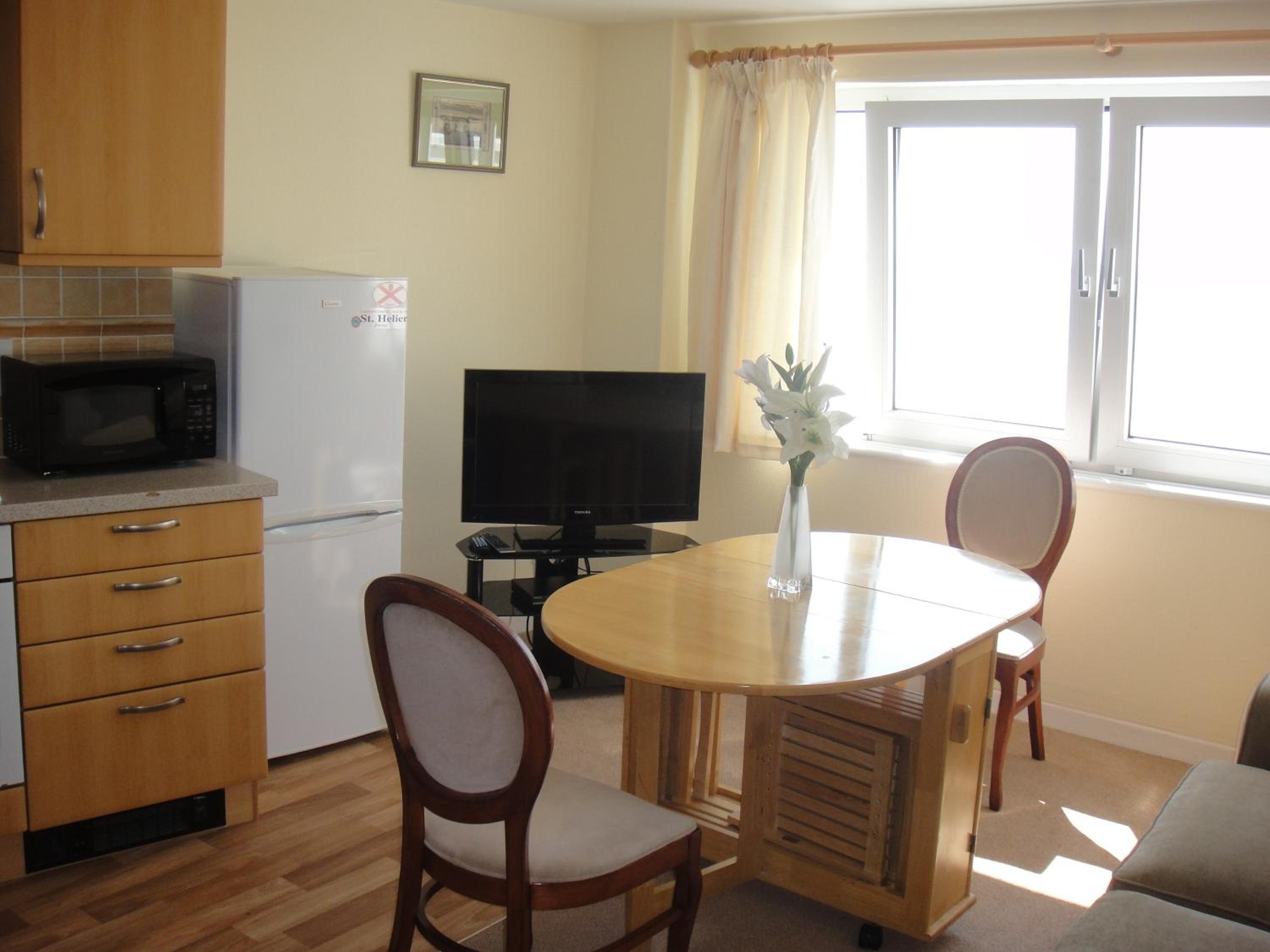 One-Bedroom Apartment with Sea View - Photo 3
