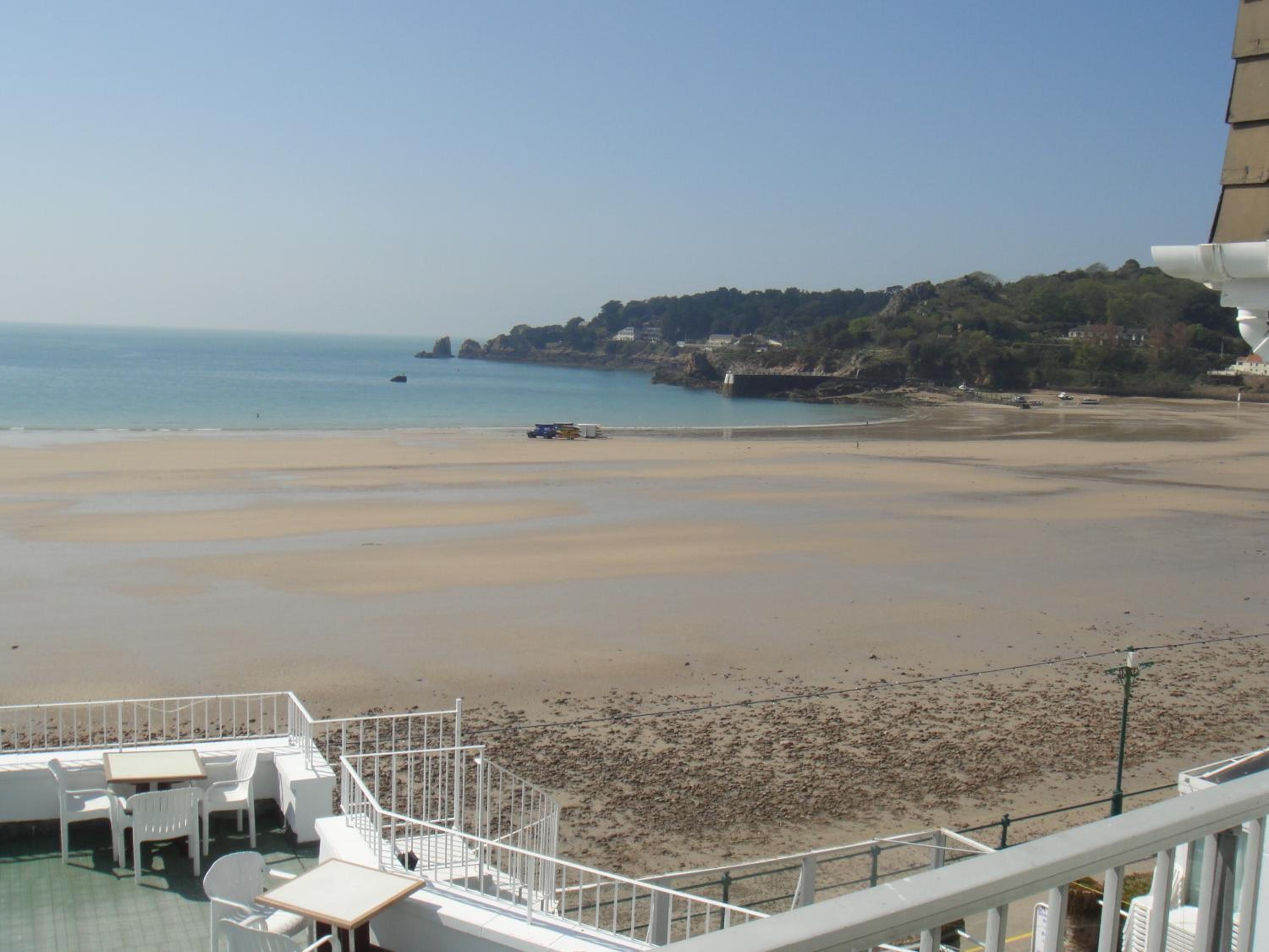 One-Bedroom Apartment with Sea View - Photo 1