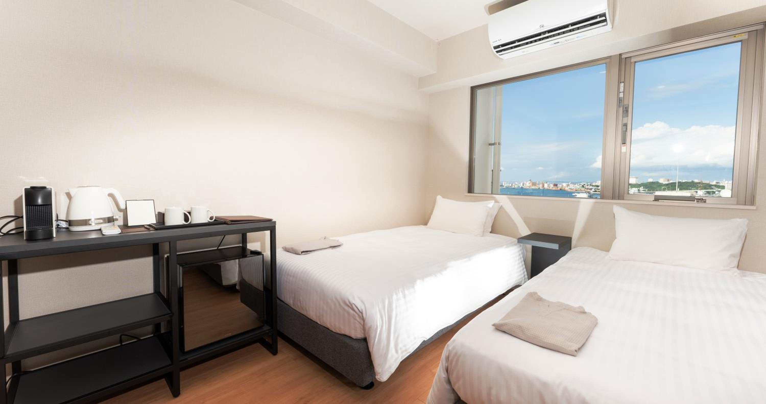 Twin Room-High Floor - Non-Smoking
