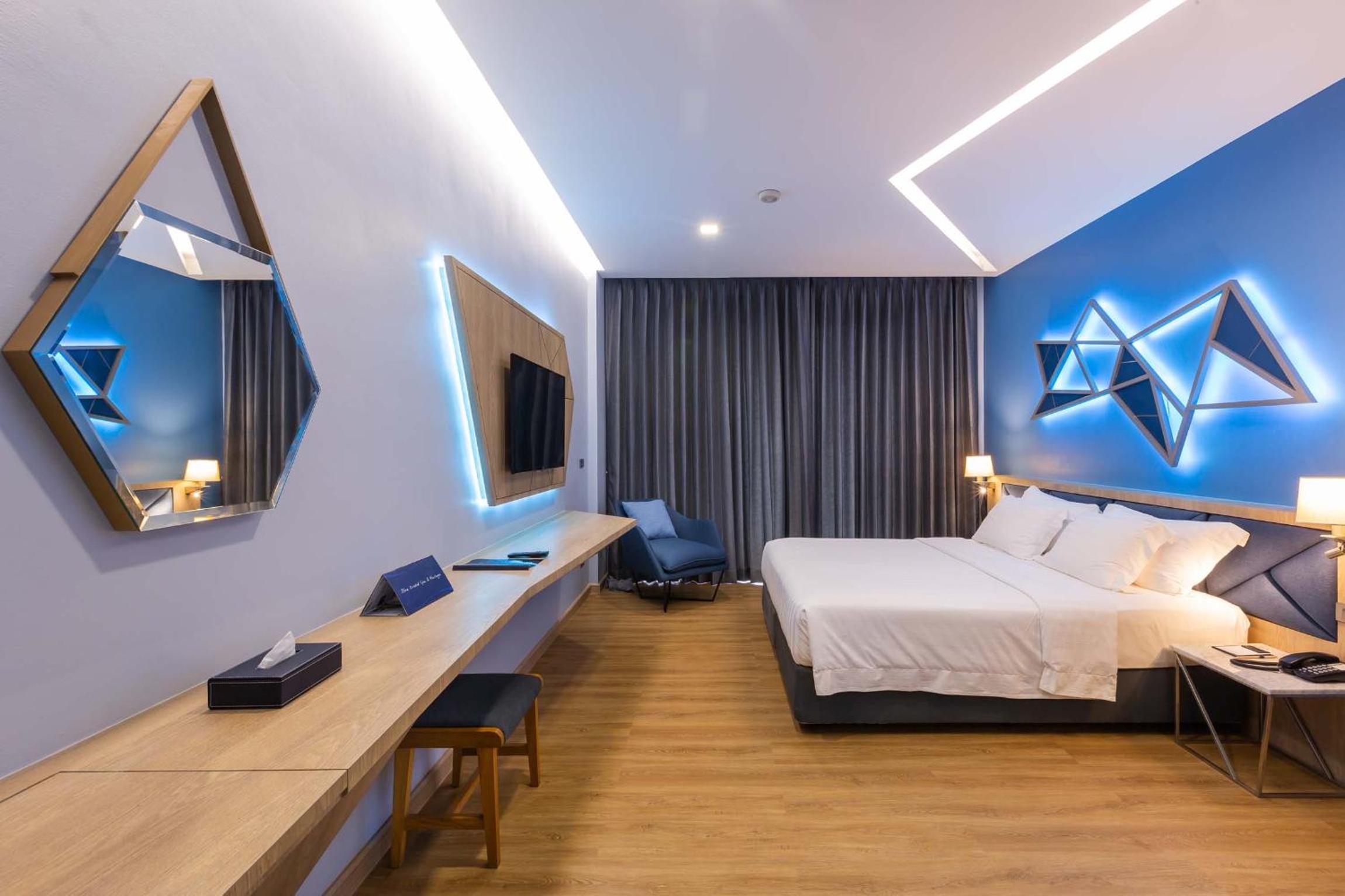 Deluxe Pool Access Room - Photo 2