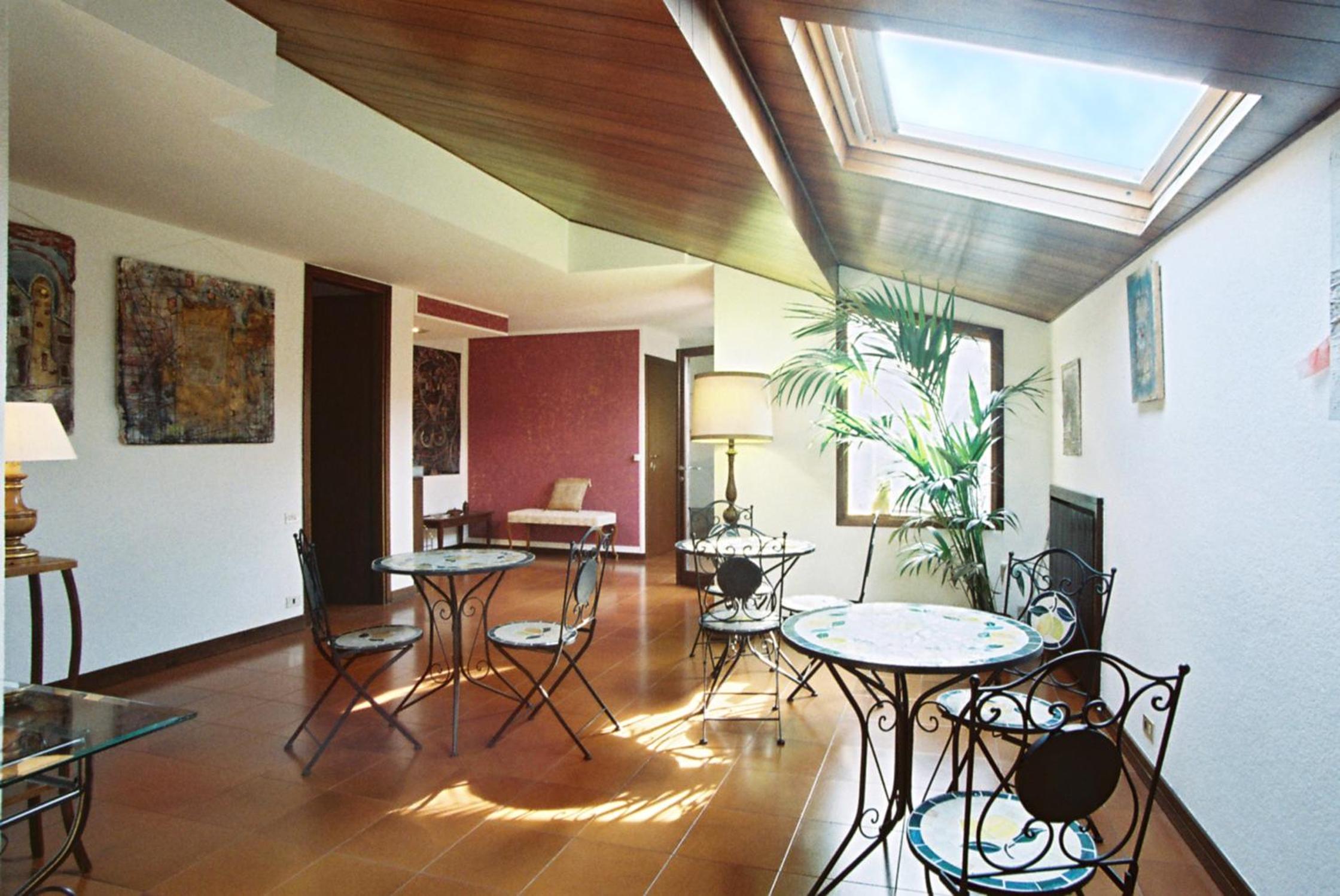 Double Room with Balcony - Photo 25