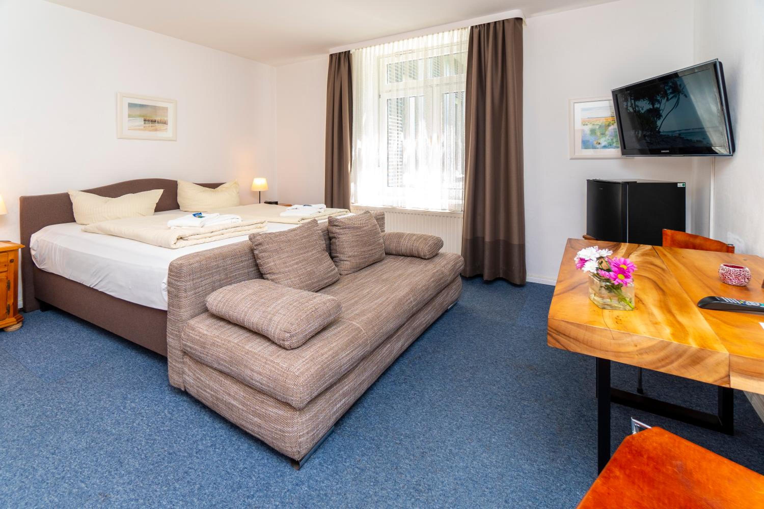 Double Room with Sofa Bed photo 1