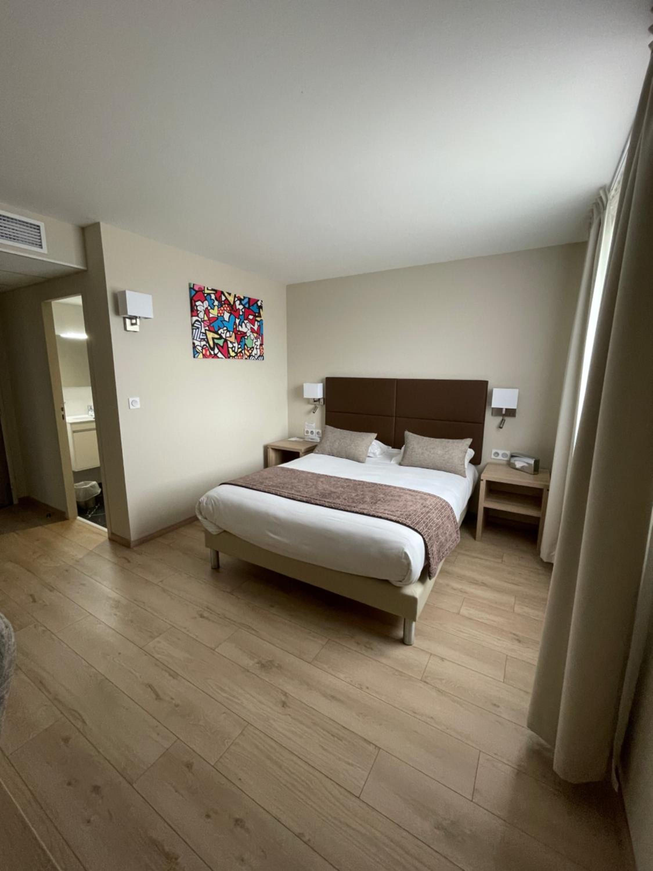 Standard Queen Room