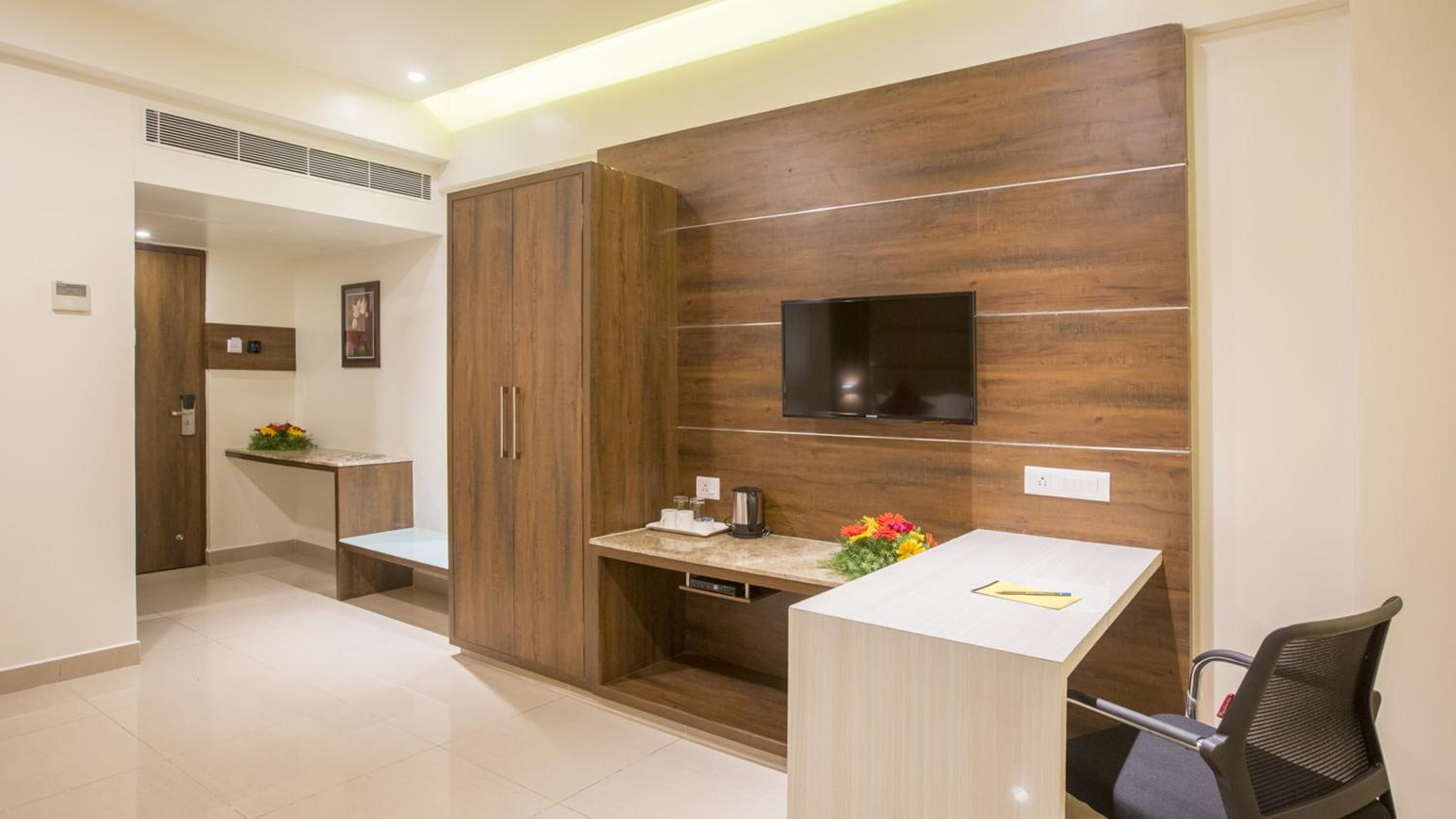 Deluxe Room - Photo 5