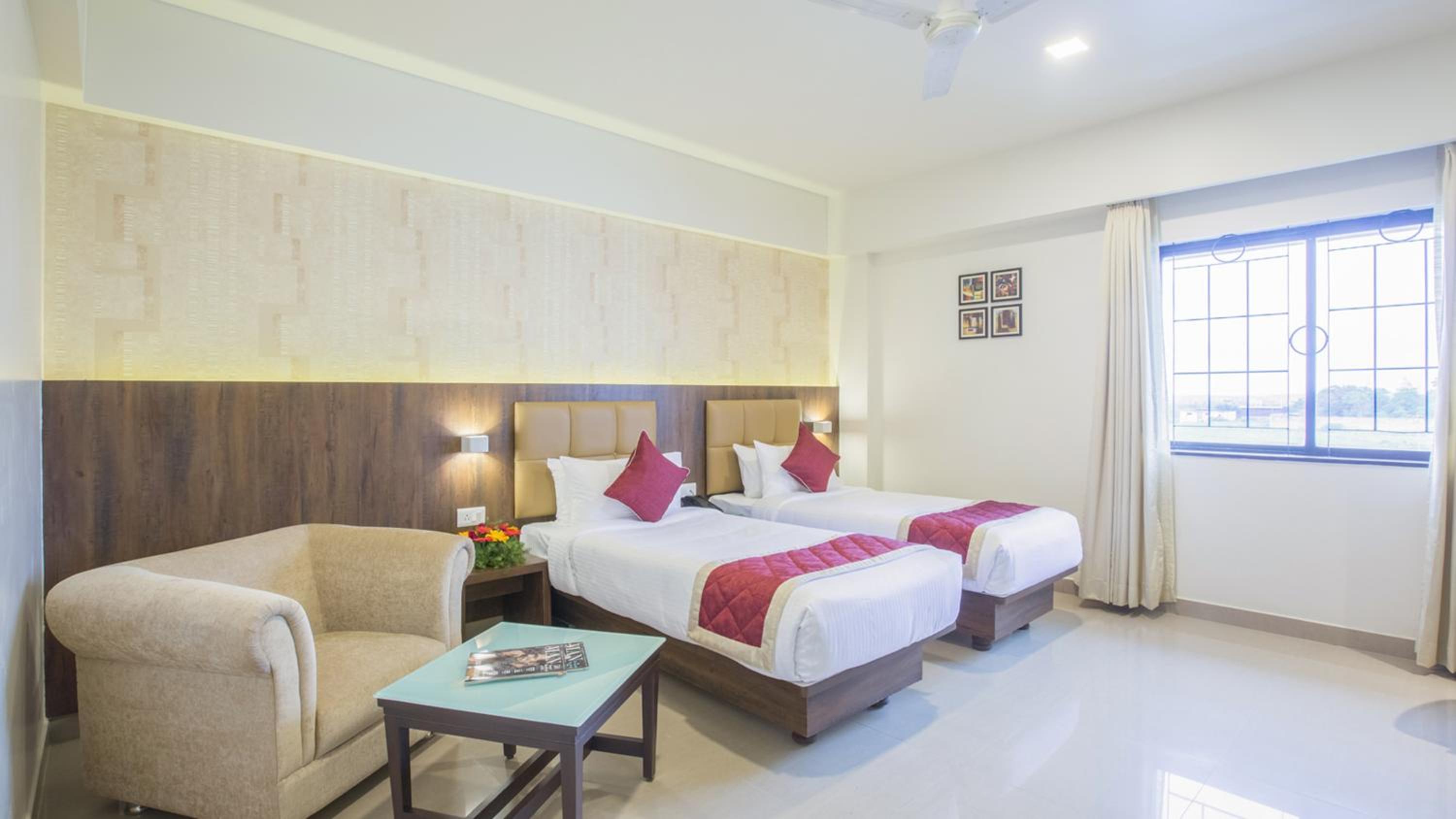 Deluxe Room - Photo 6