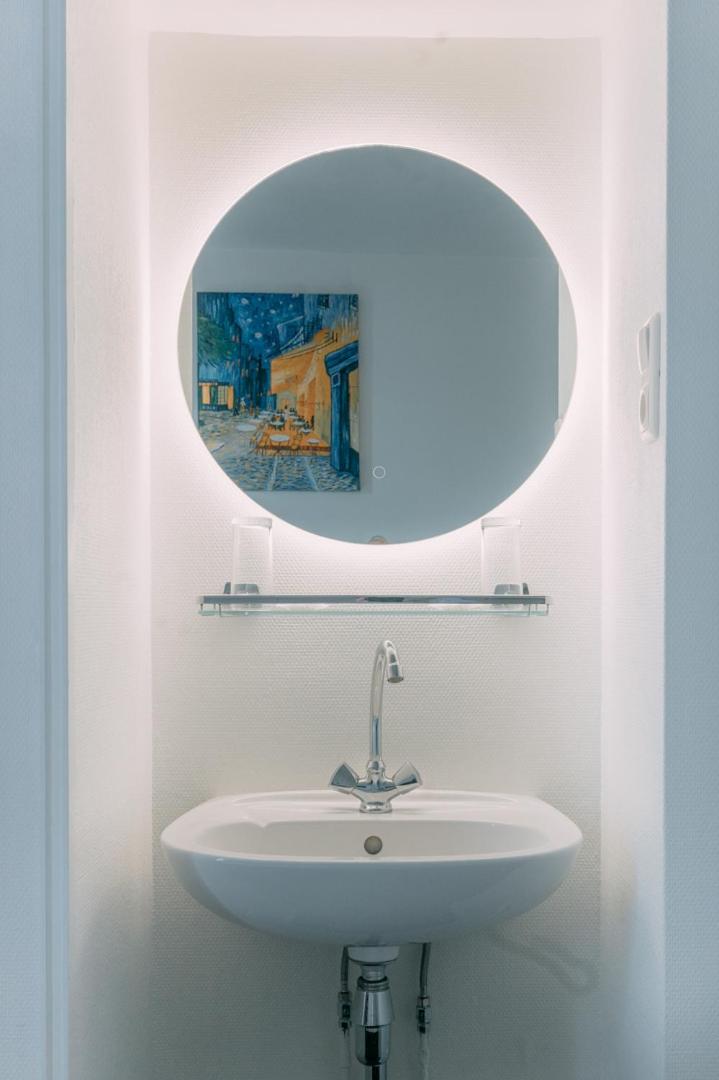 Basic Room with Shared Bathroom (1-2 Adults) photo 3