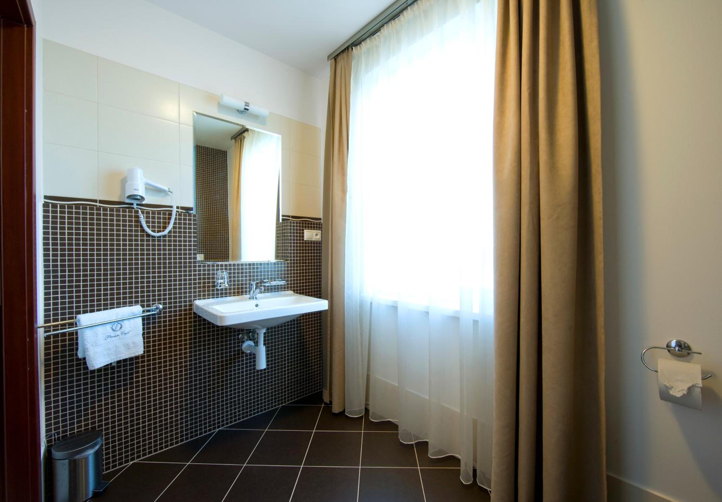 Triple Room with Private Bathroom - Photo 7