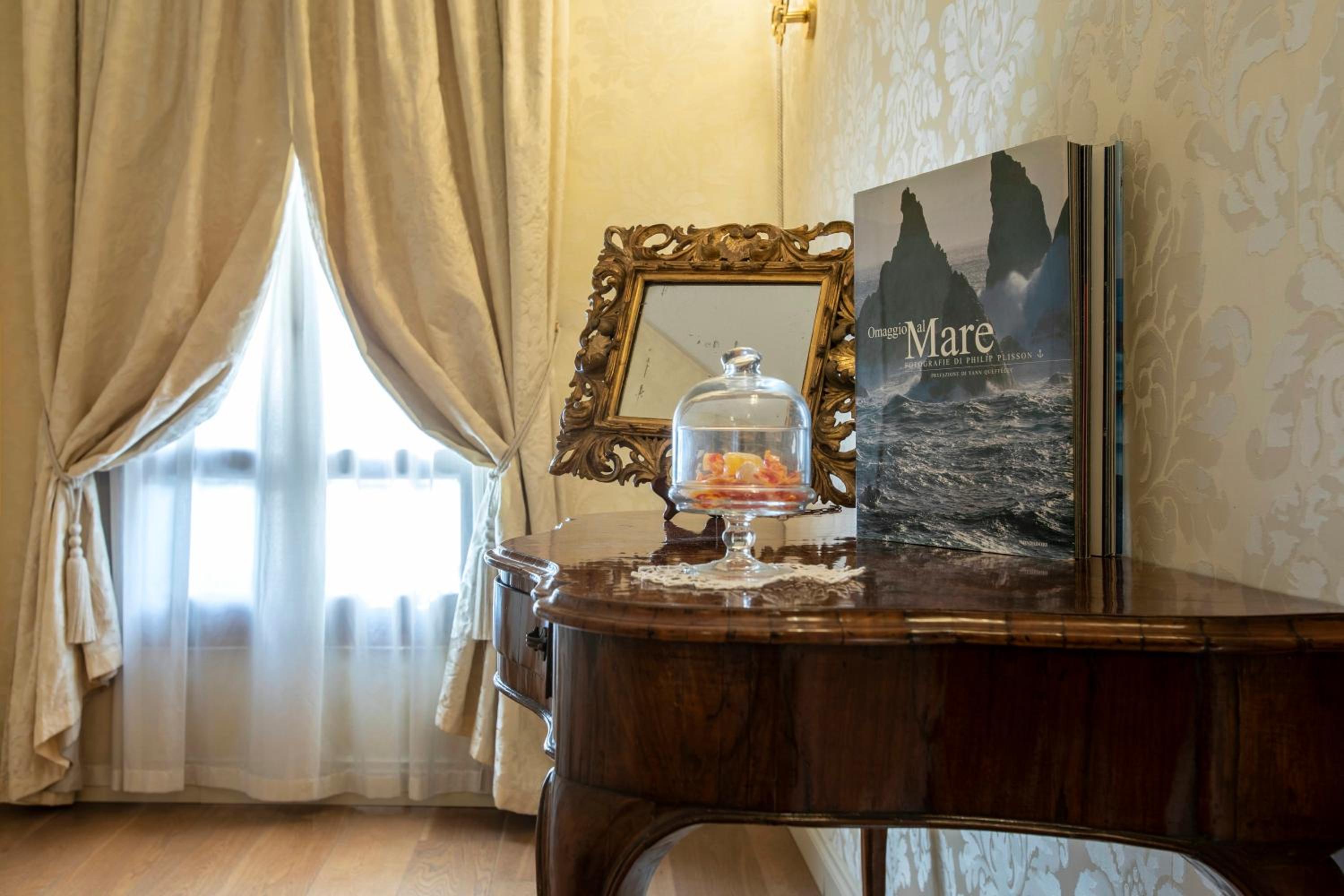 Deluxe Double or Twin Room with City View photo 3