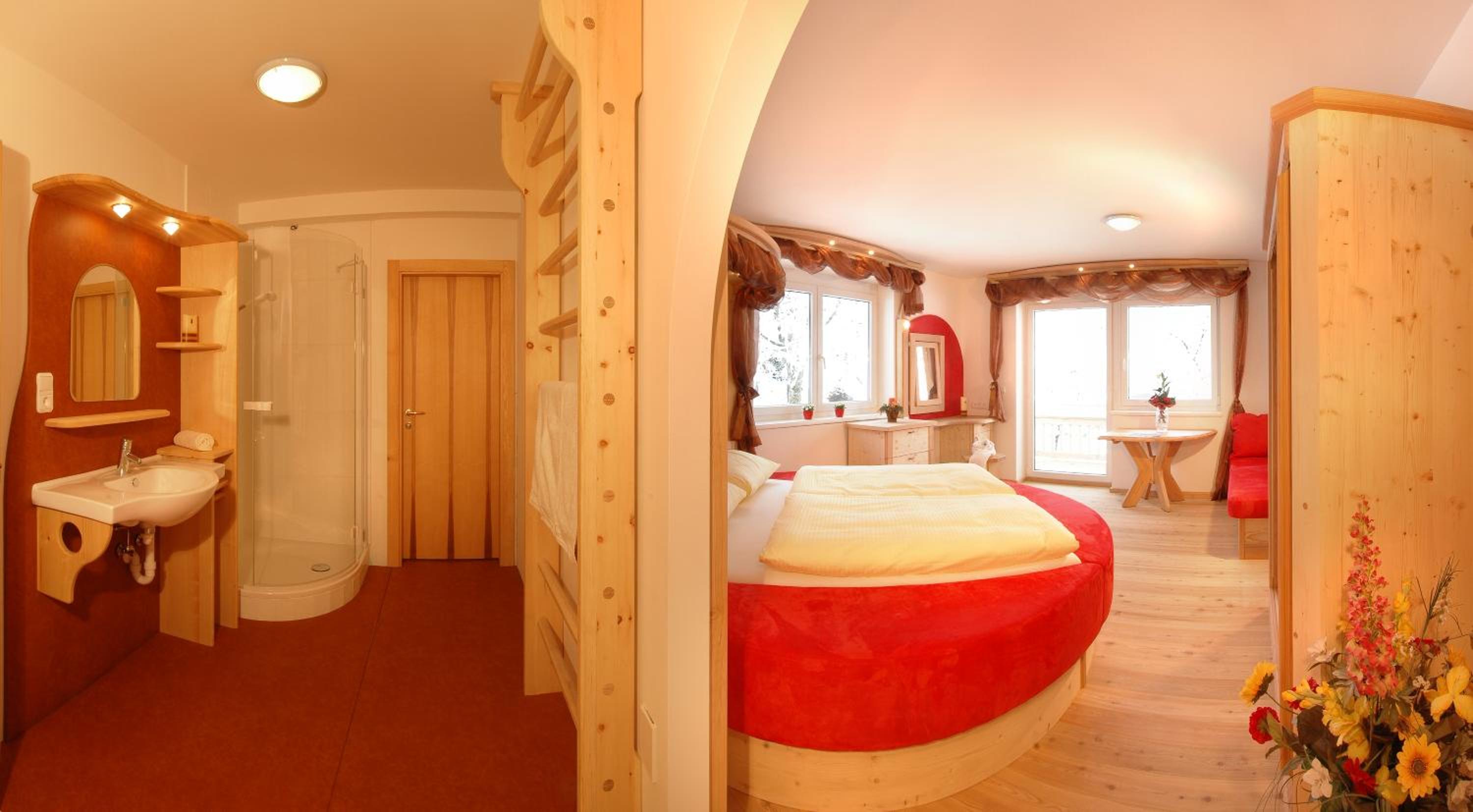 Double Room with Balcony - Photo 8