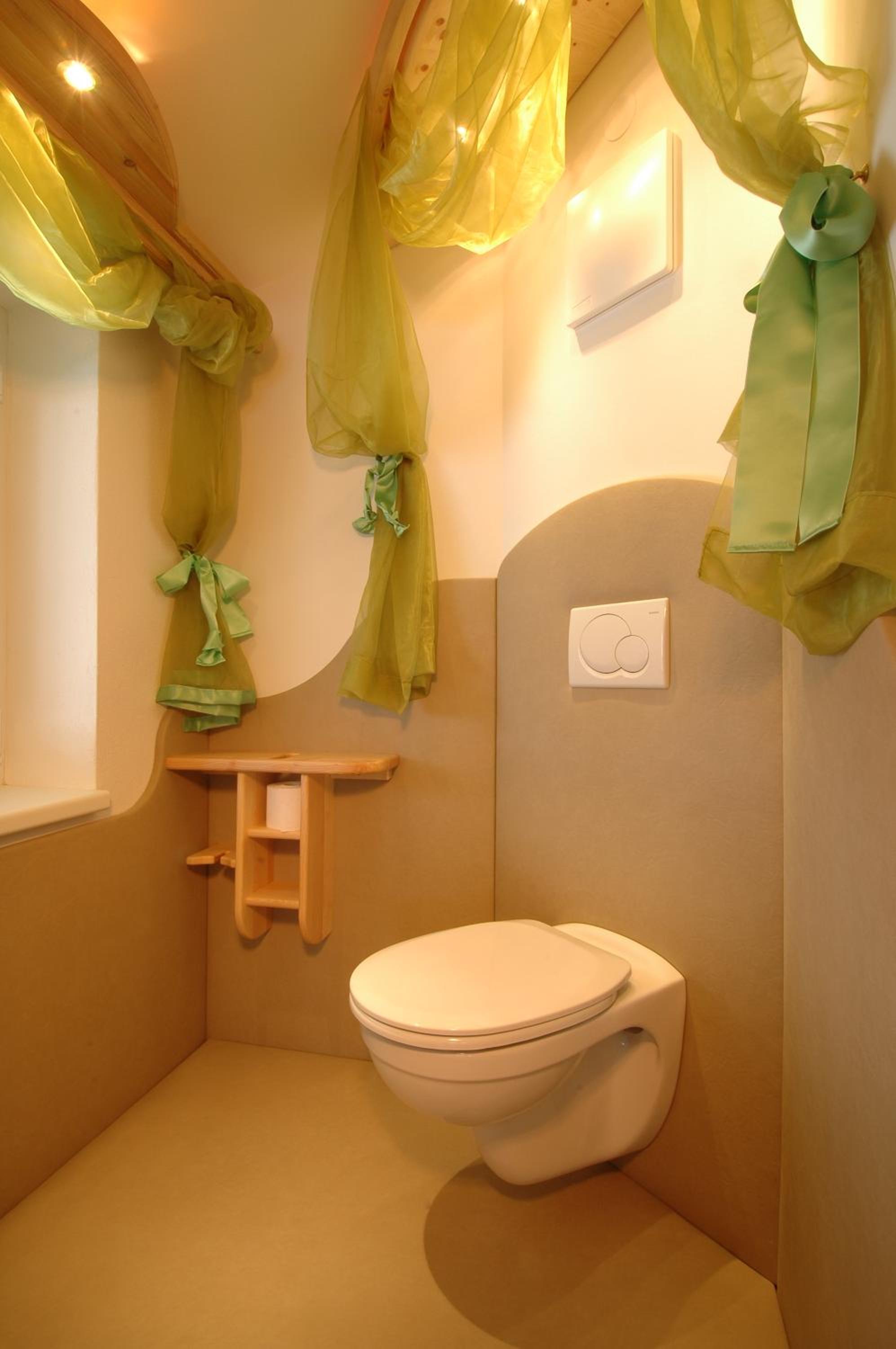 Classic Double Room with Balcony - Photo 8