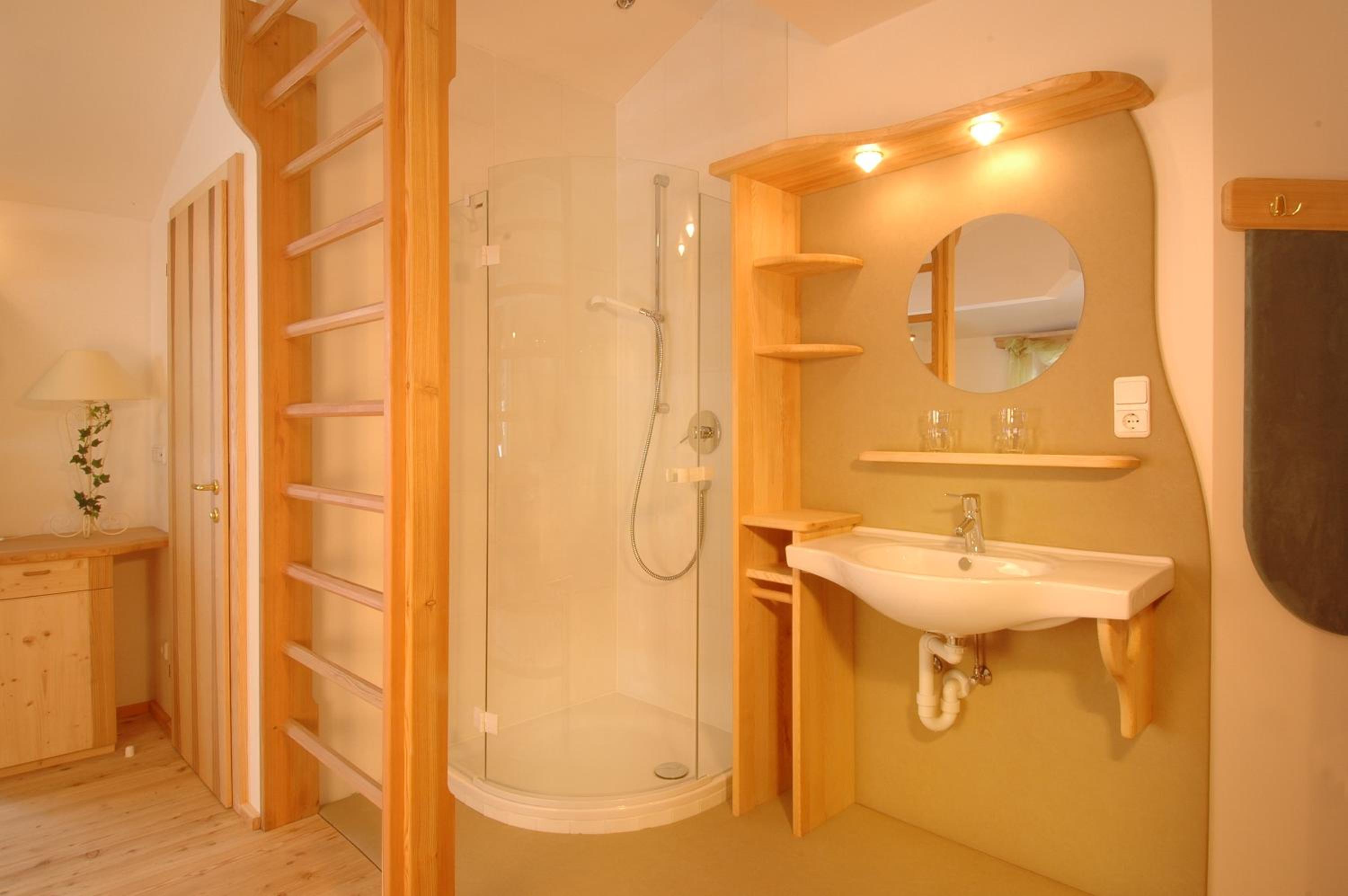 Classic Double Room with Balcony - Photo 13