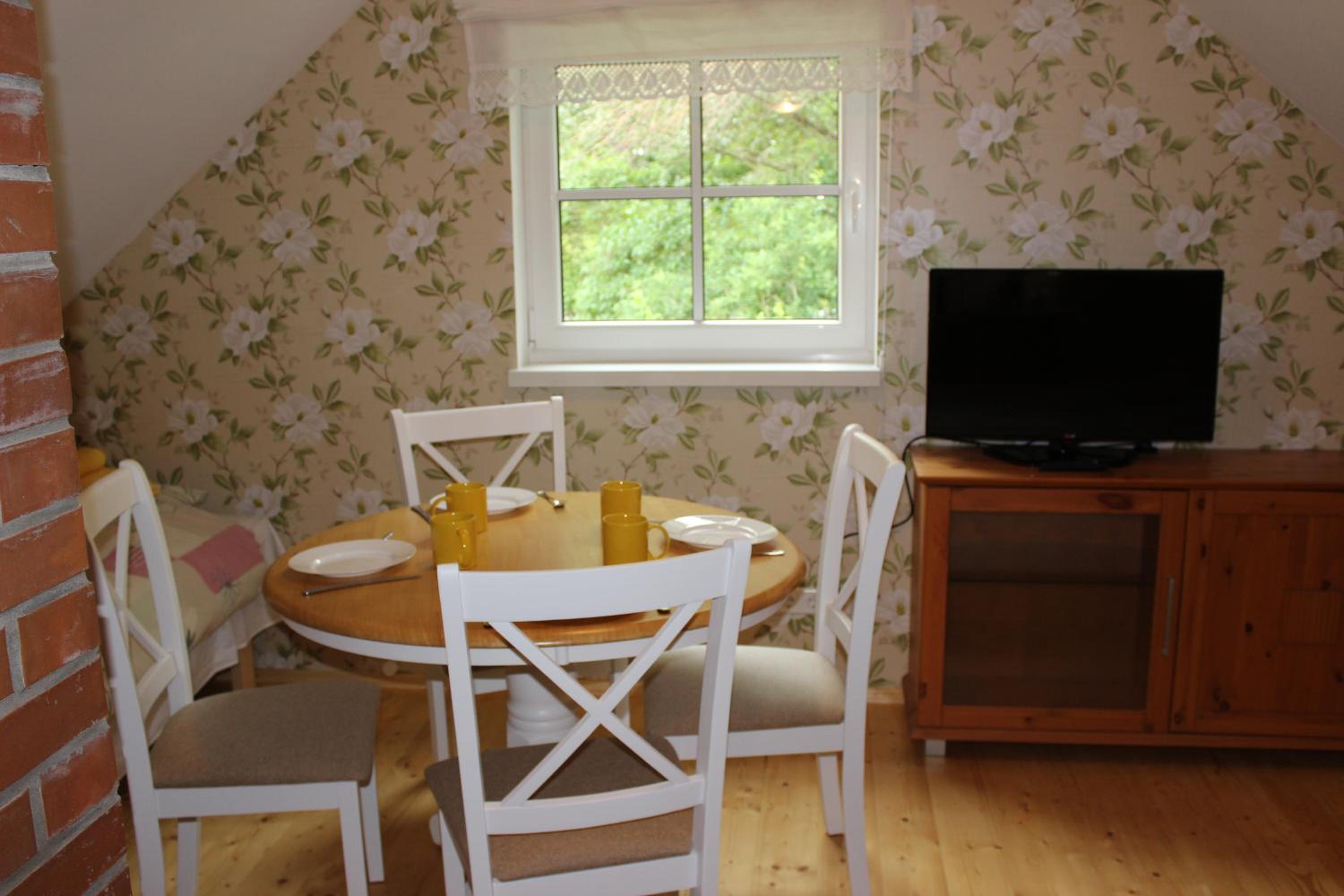 One-Bedroom Apartment - Annex - Photo 6
