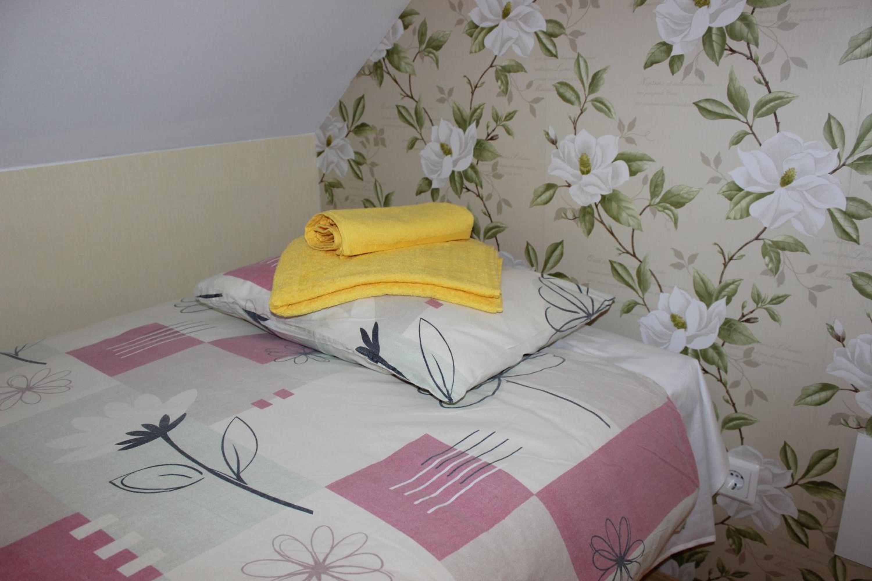 One-Bedroom Apartment - Annex - Photo 2