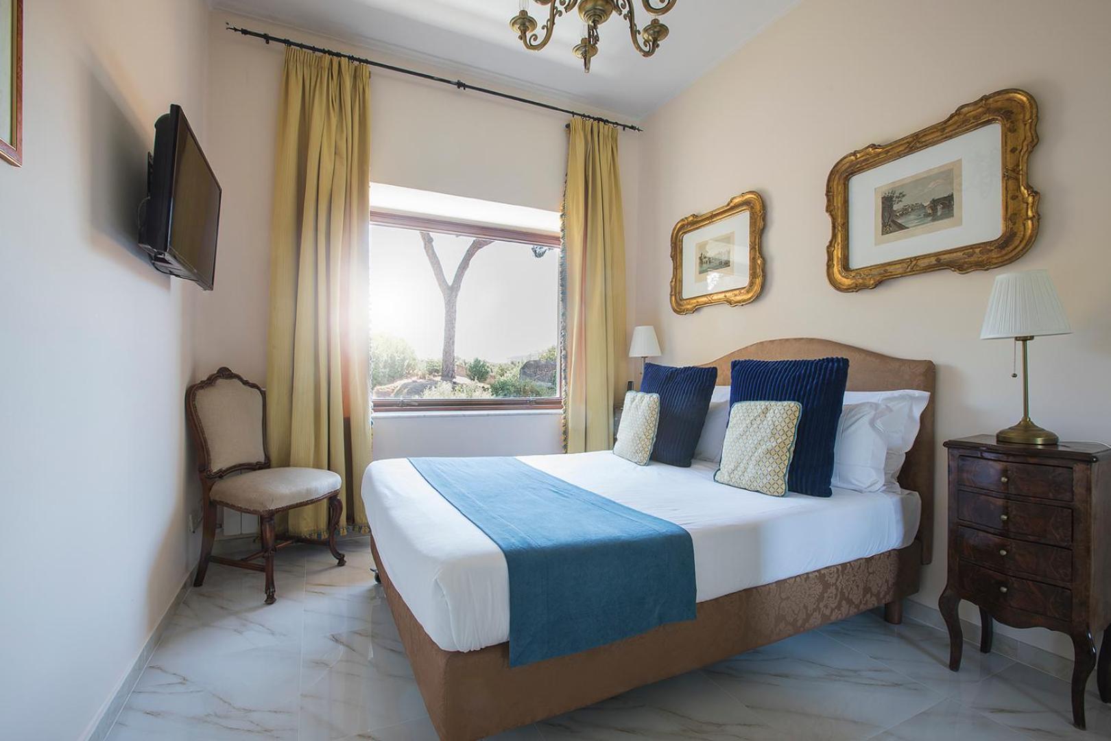 Small Double Room with View photo 1
