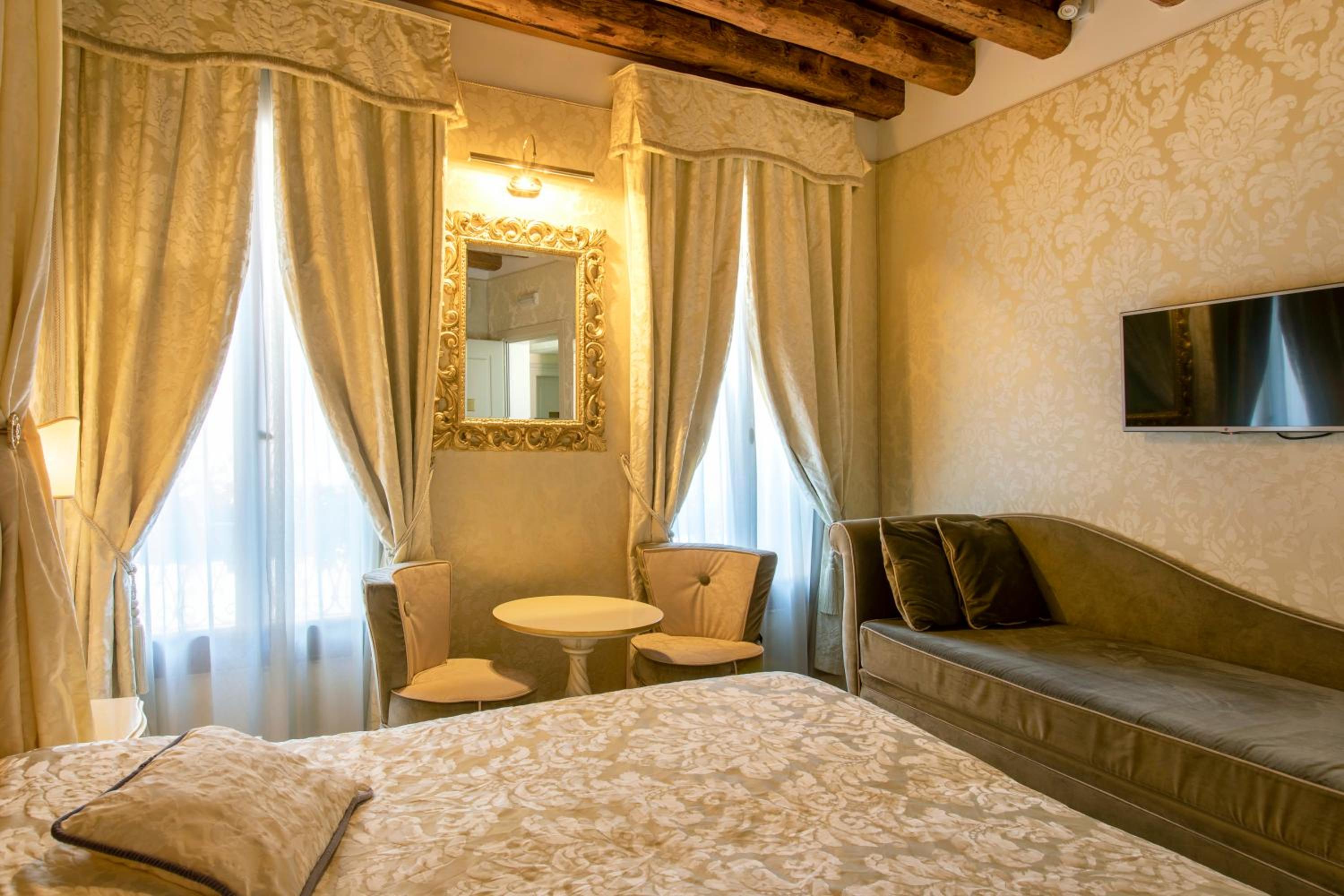 Deluxe Triple Room photo 2
