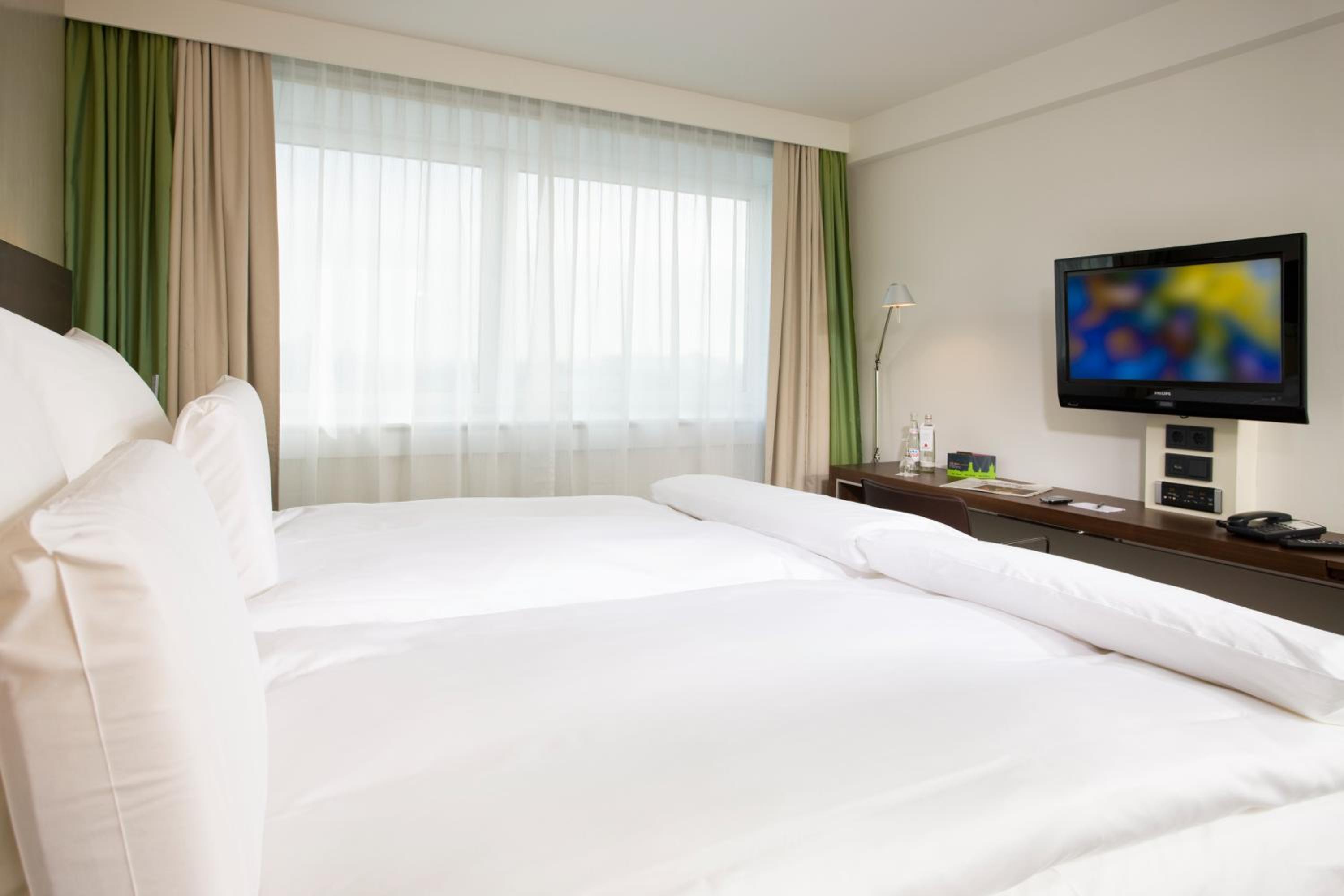 Deluxe King Room - Photo 2