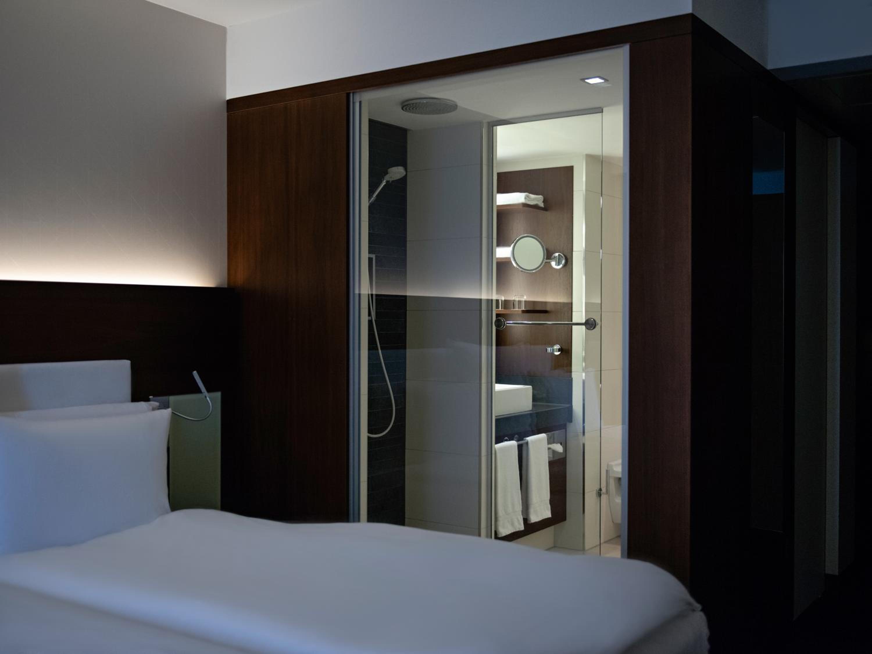 Deluxe King Room - Photo 4