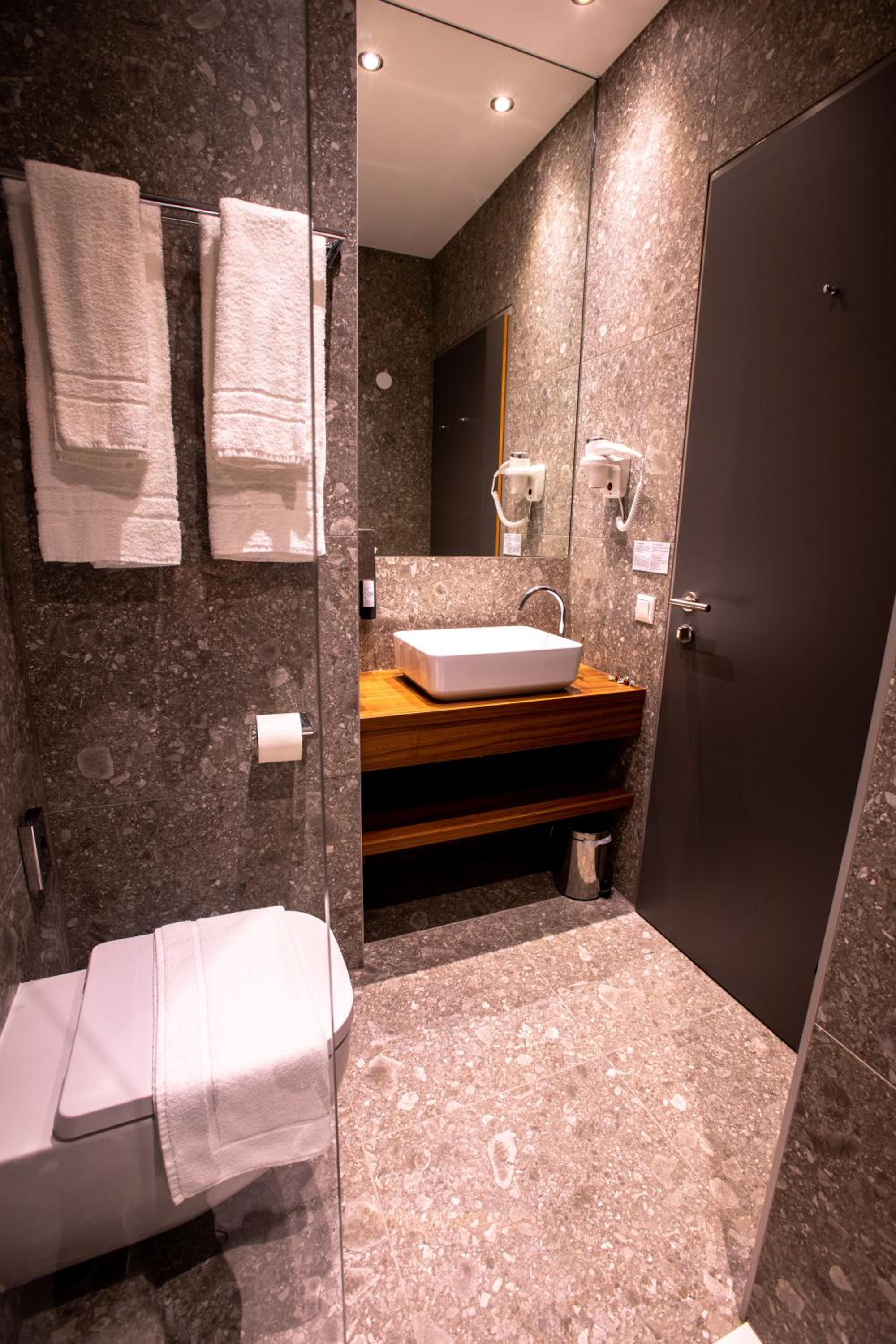 Standard Queen Room - Photo 3