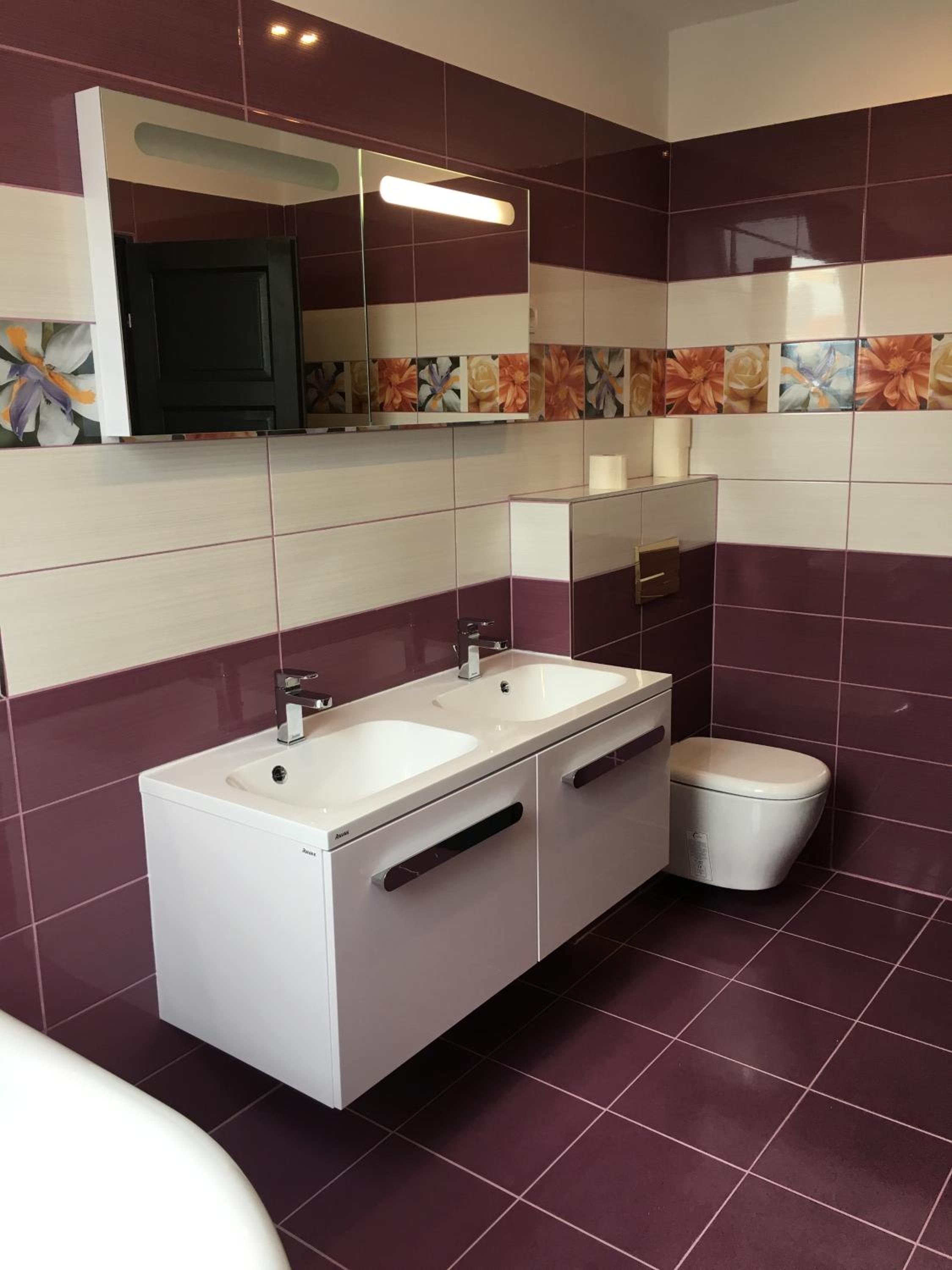 Queen Suite with Spa Bath - Photo 3