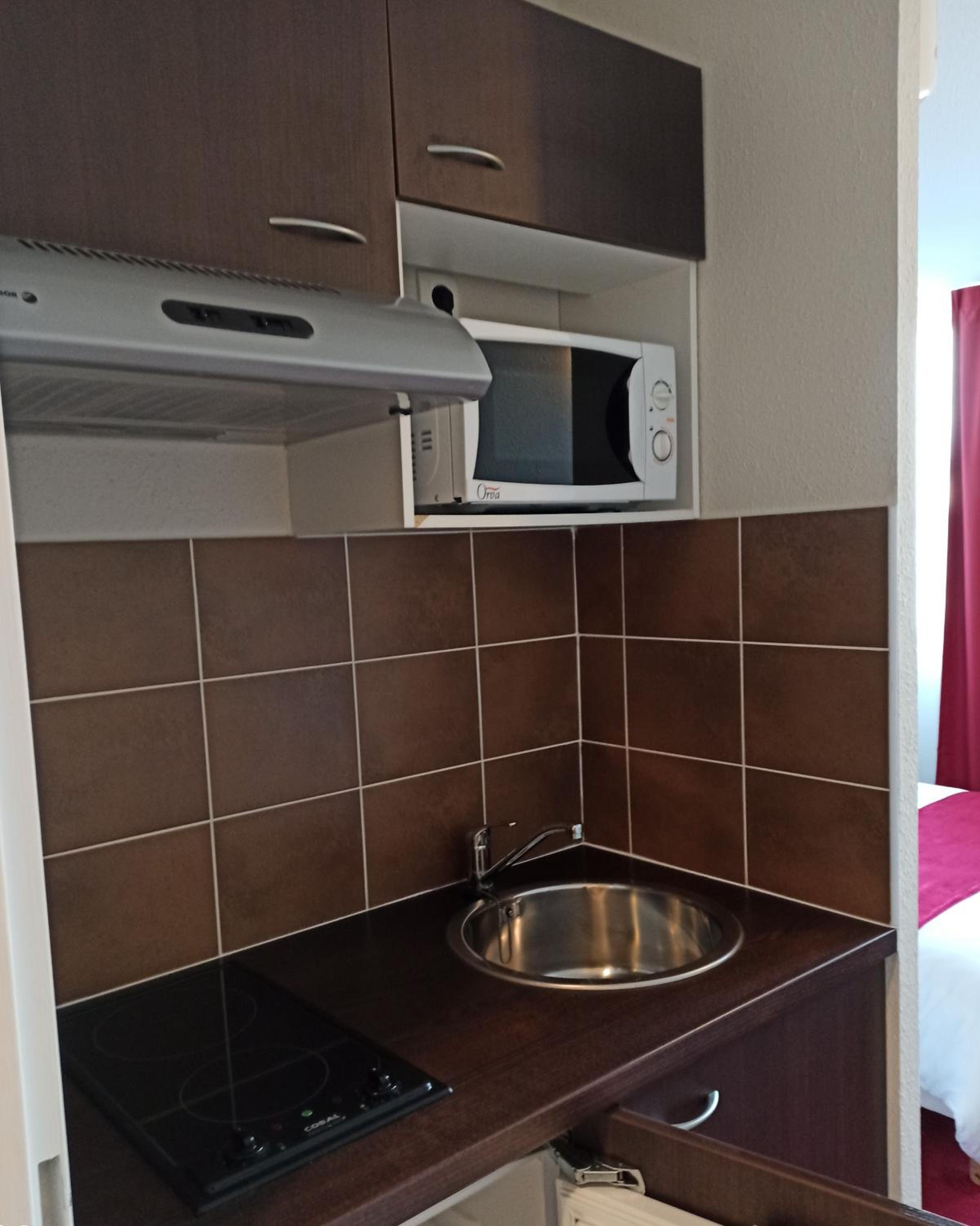 Twin Room - Photo 3